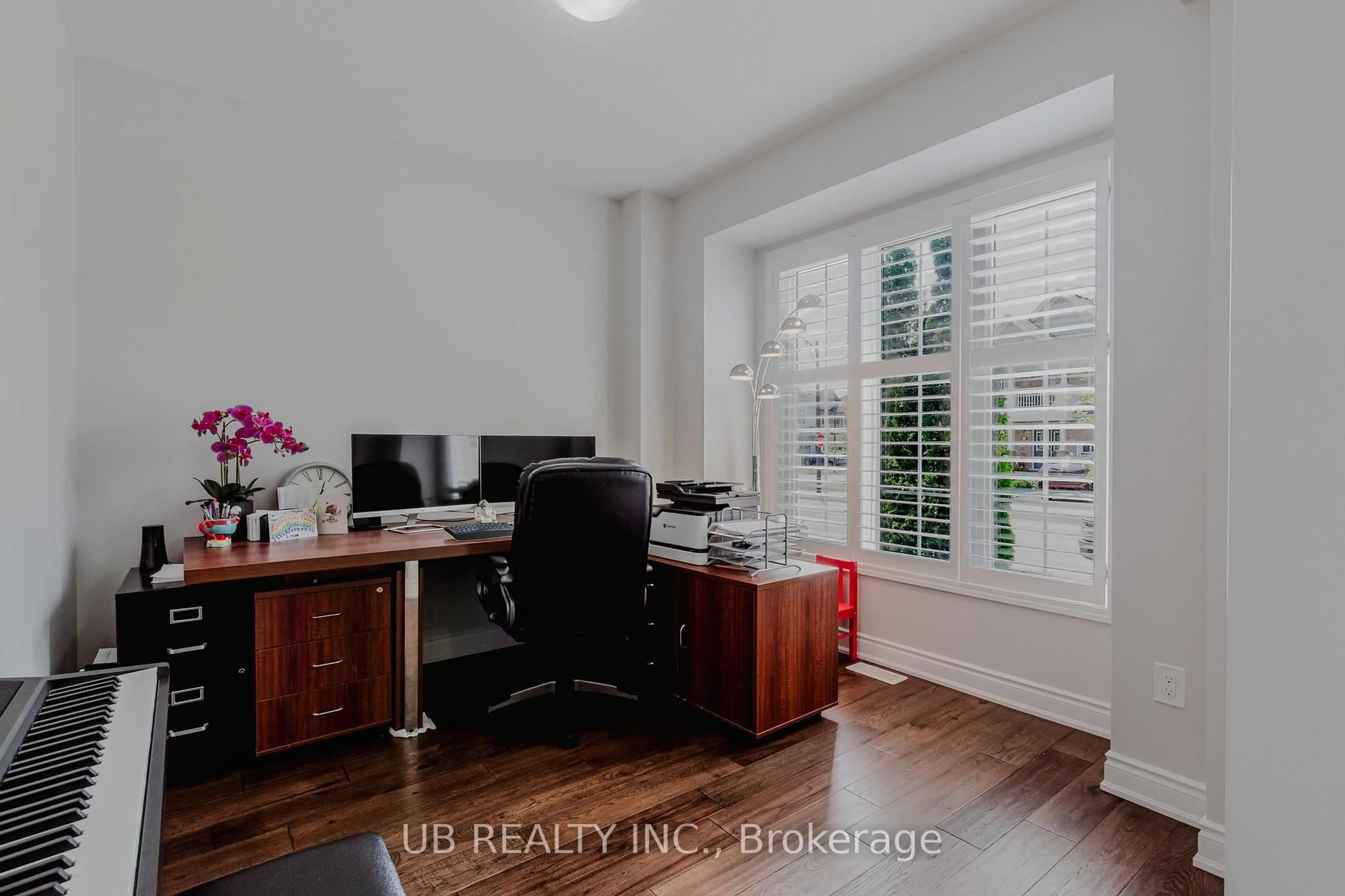 A pic of a room for 8 Menzies St, Hamilton Ontario L0R 1C0