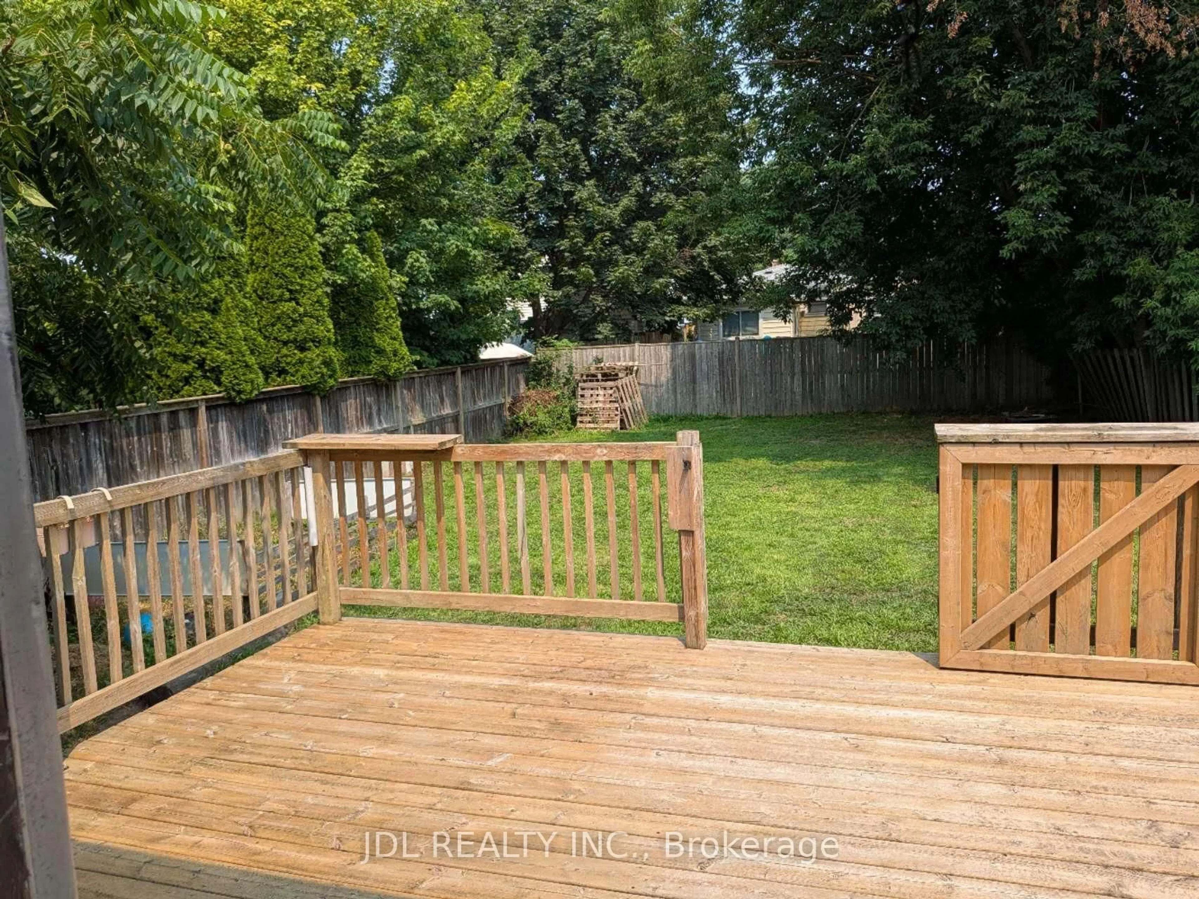 Patio, forest/trees view for 6269 Ash St, Niagara Falls Ontario L2G 2H4