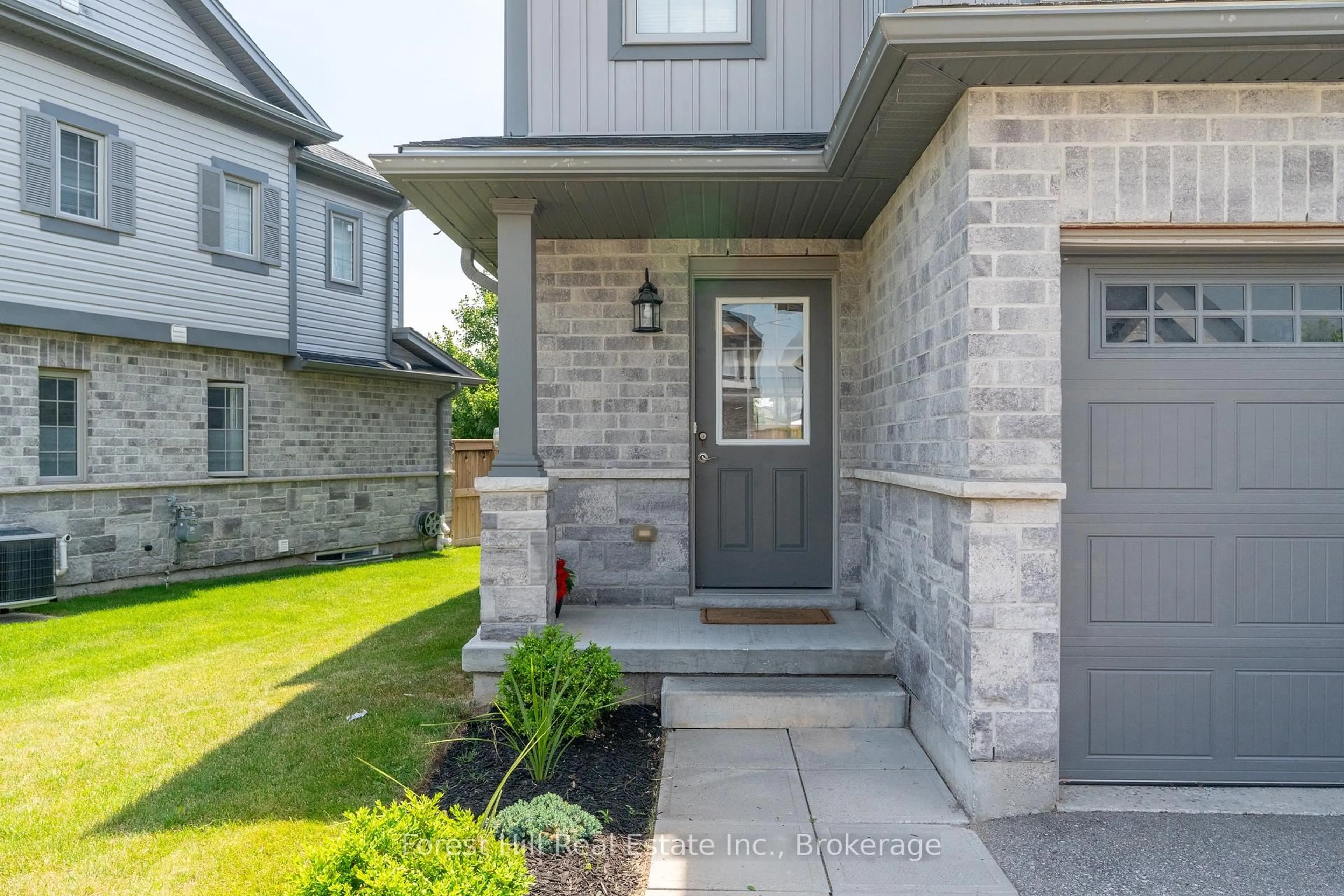 Home with brick exterior material, street for 40 Netherwood Rd, Kitchener Ontario N2P 0B7