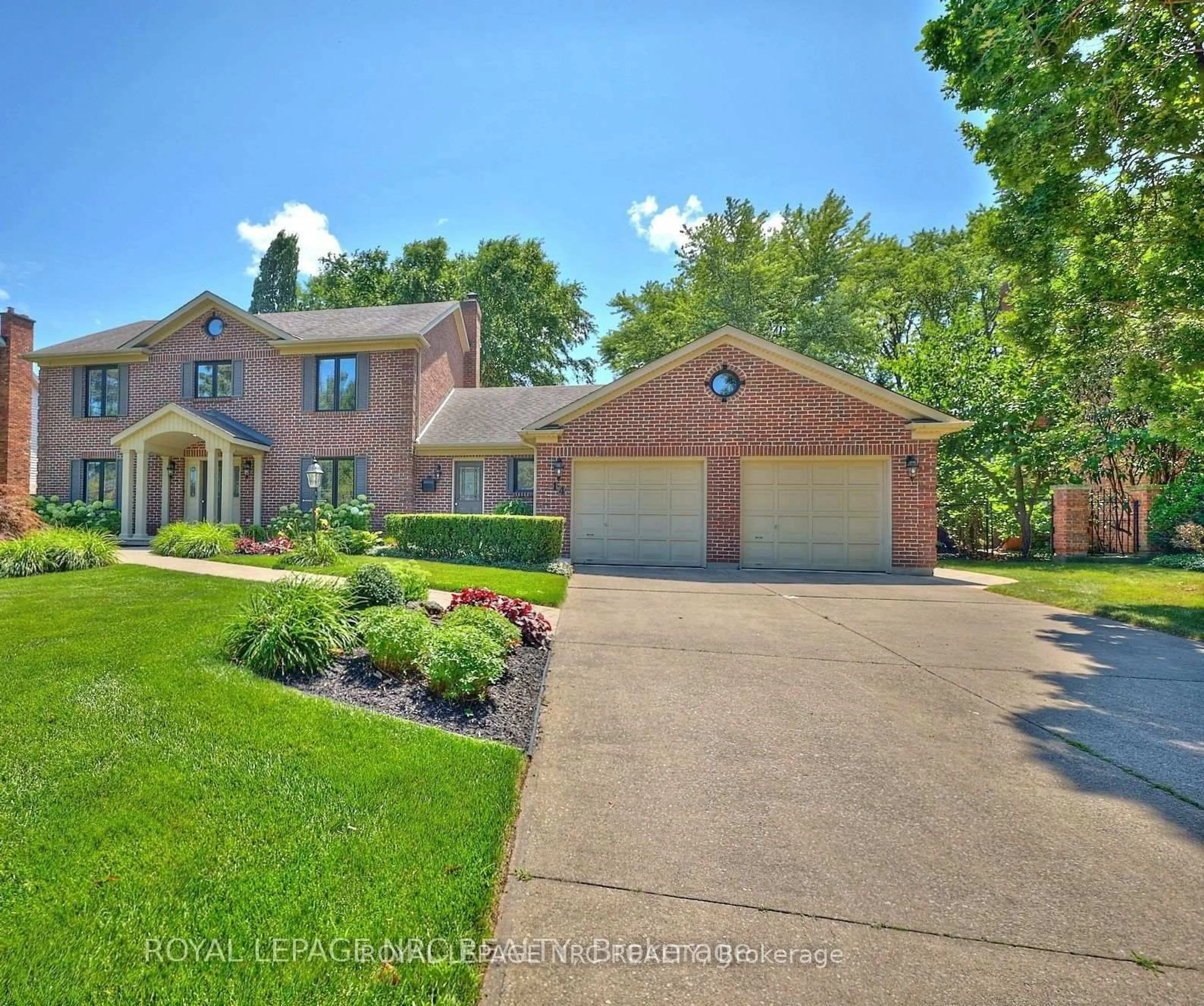 Home with brick exterior material, street for 14 SHORTHILL Pl, Pelham Ontario L0S 1E3