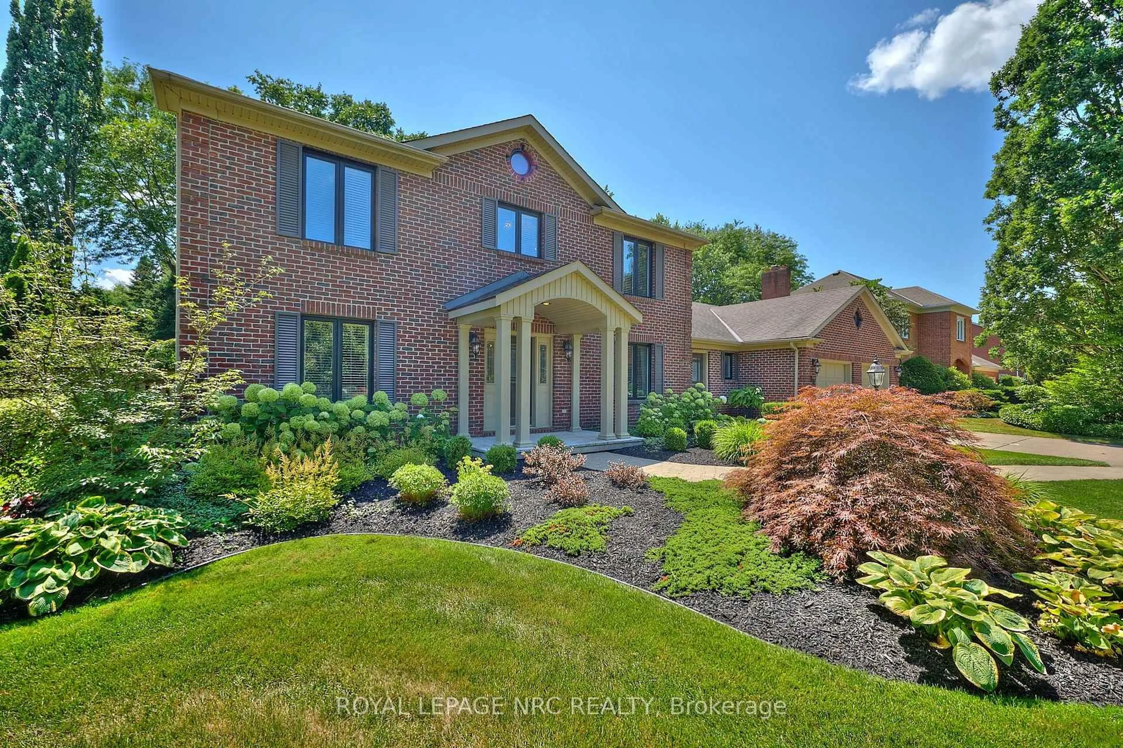 Home with brick exterior material, water/lake/river/ocean view for 14 SHORTHILL Pl, Pelham Ontario L0S 1E3