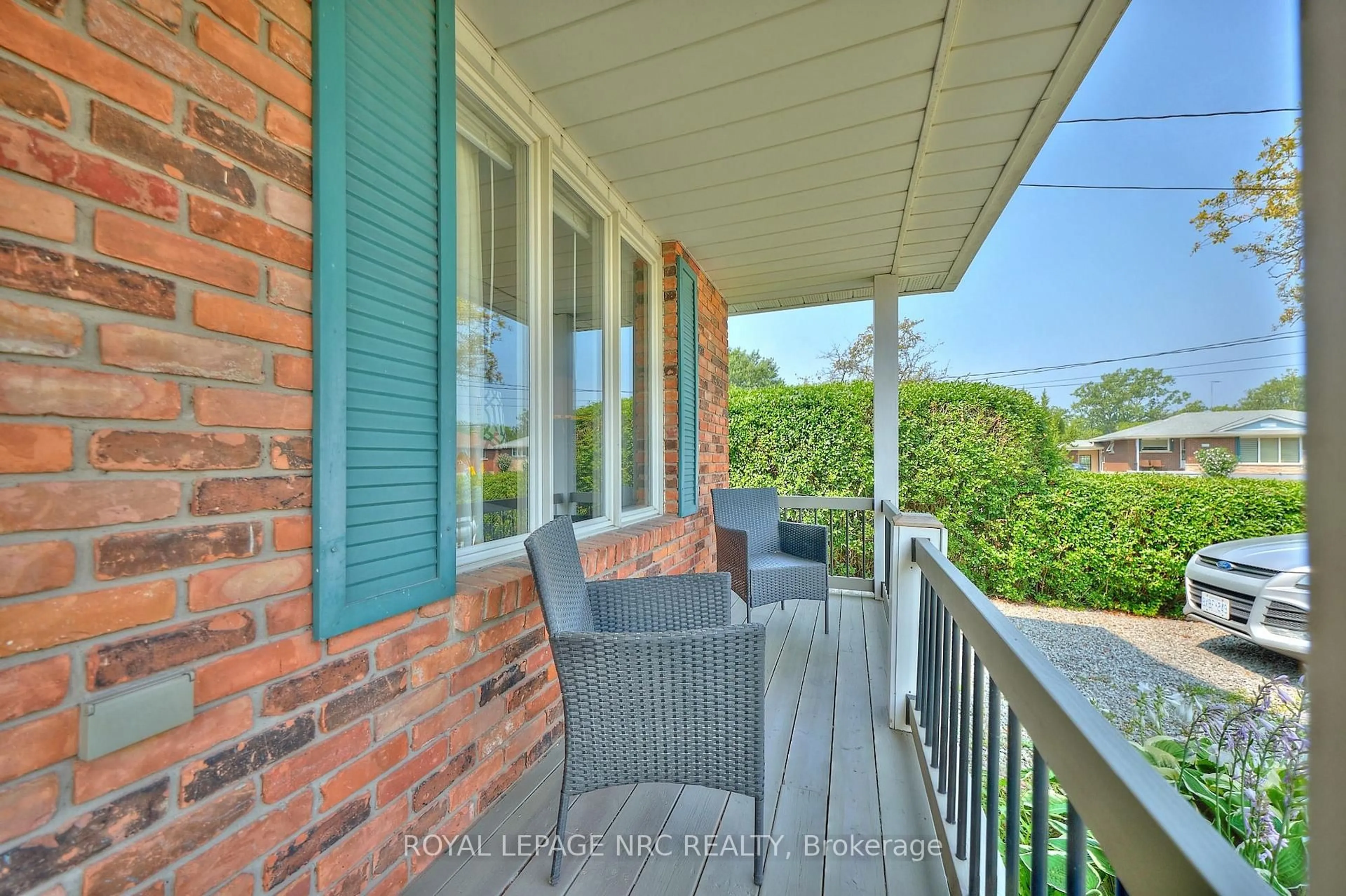 Patio, street for 7140 Ann St, Niagara Falls Ontario L2G 3E2