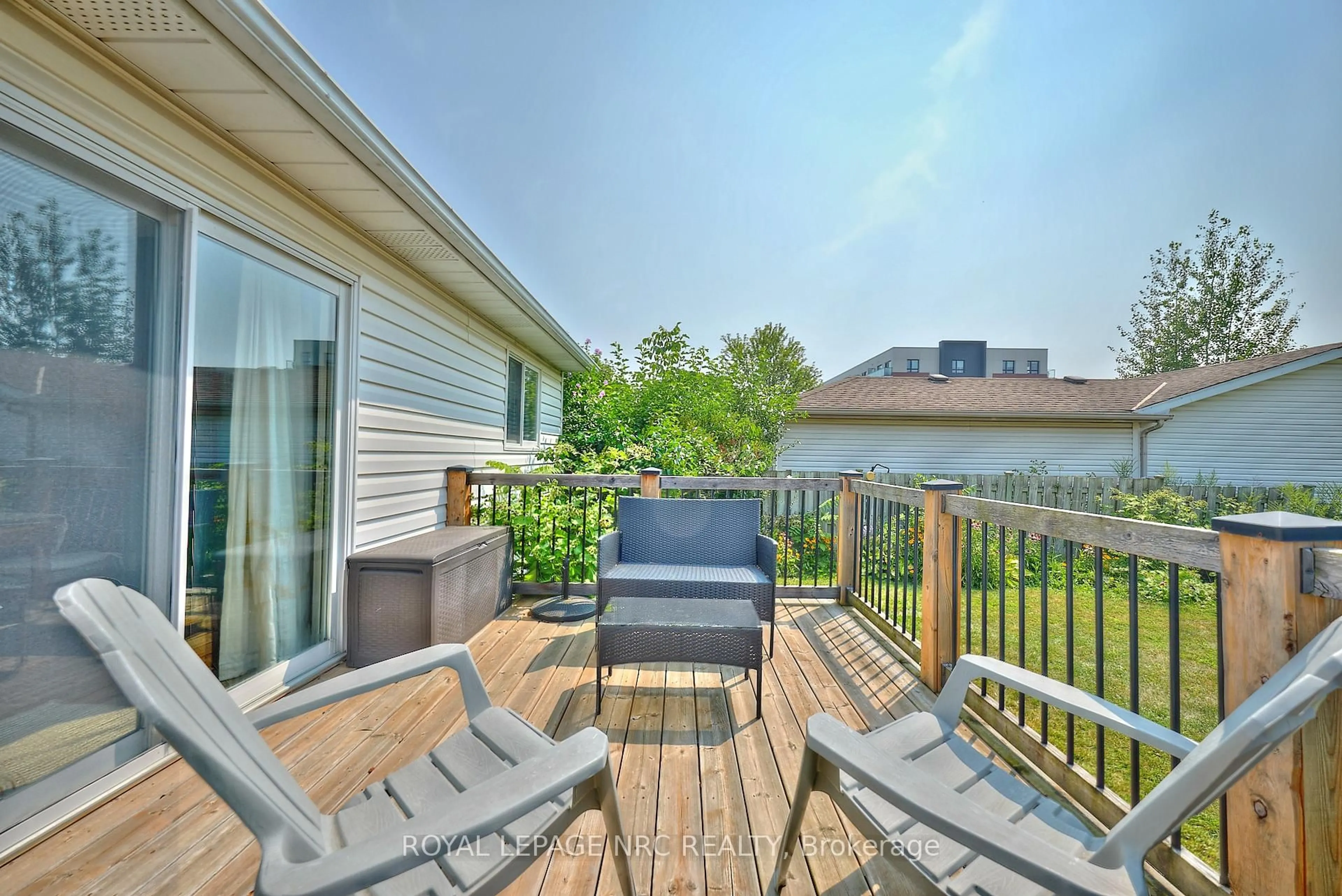Patio, water/lake/river/ocean view for 7140 Ann St, Niagara Falls Ontario L2G 3E2