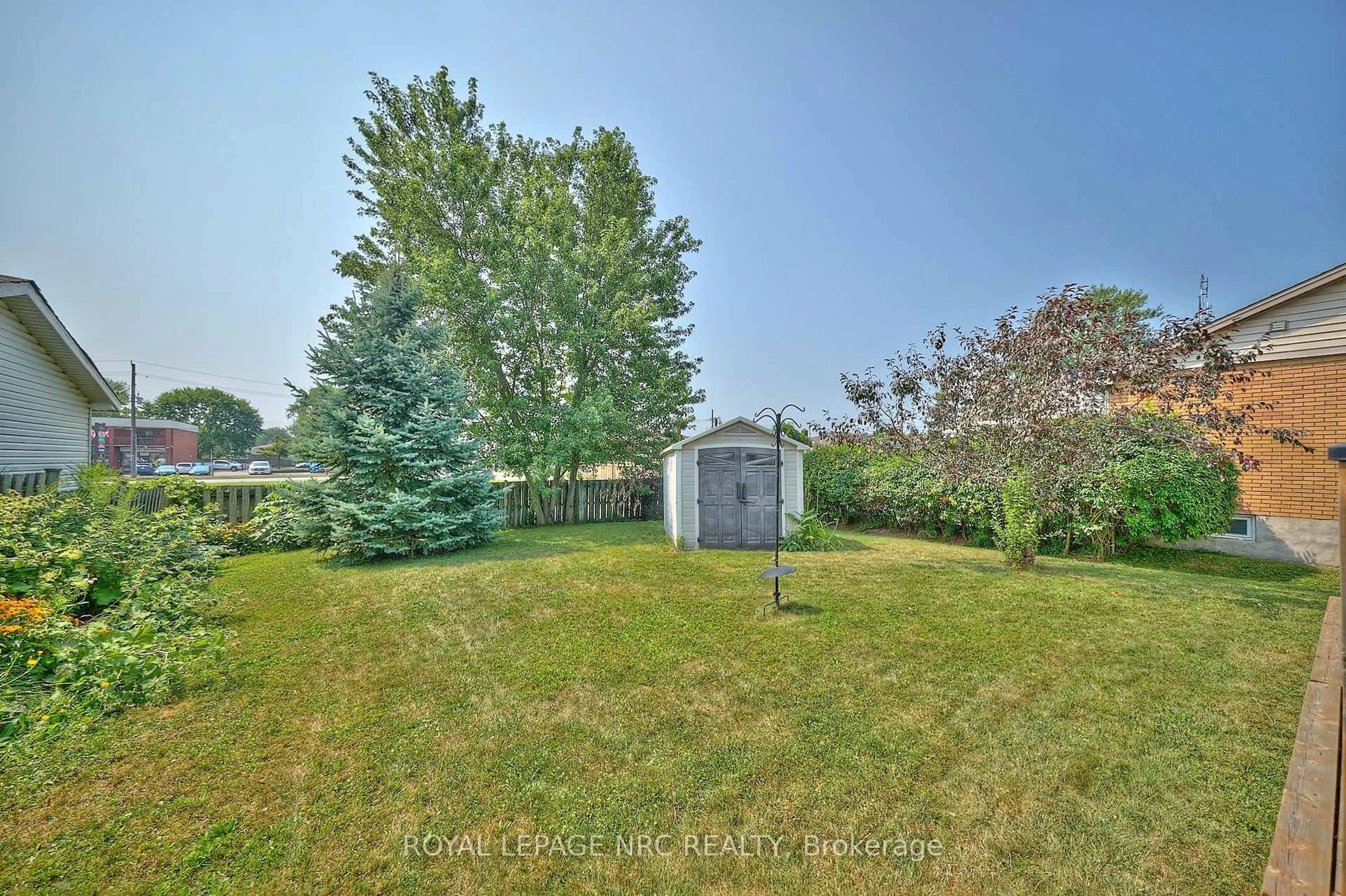 Shed for 7140 Ann St, Niagara Falls Ontario L2G 3E2