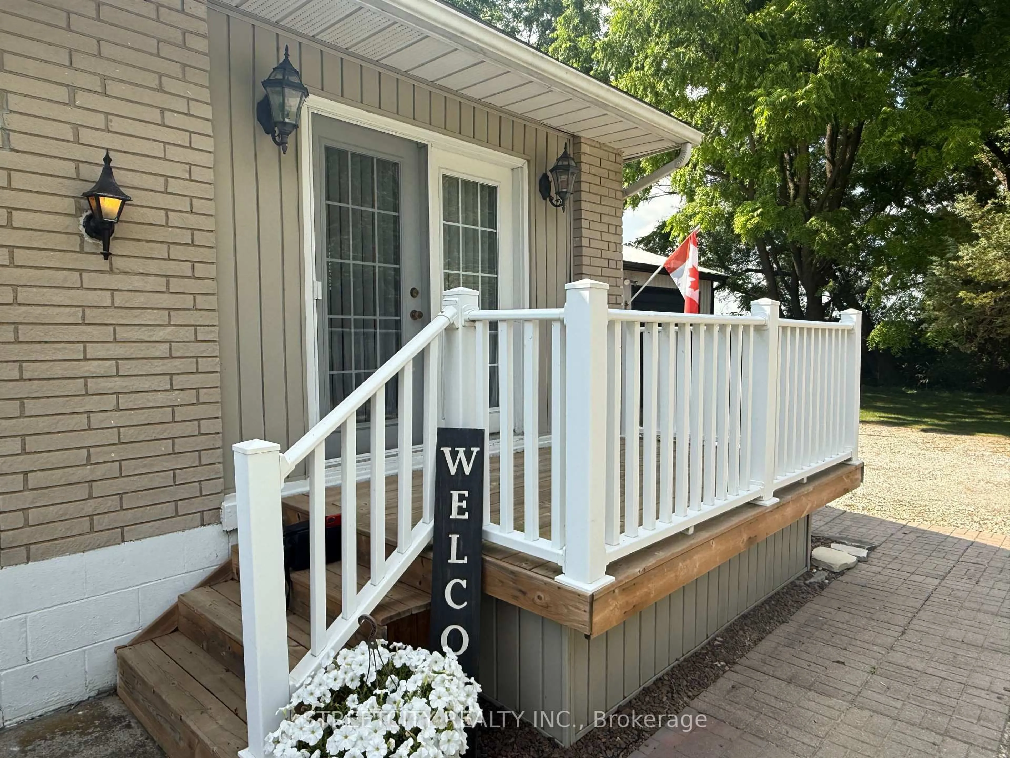 Home with vinyl exterior material, street for 29422 DAWN VALLEY Rd, Chatham-Kent Ontario N0P 2M0