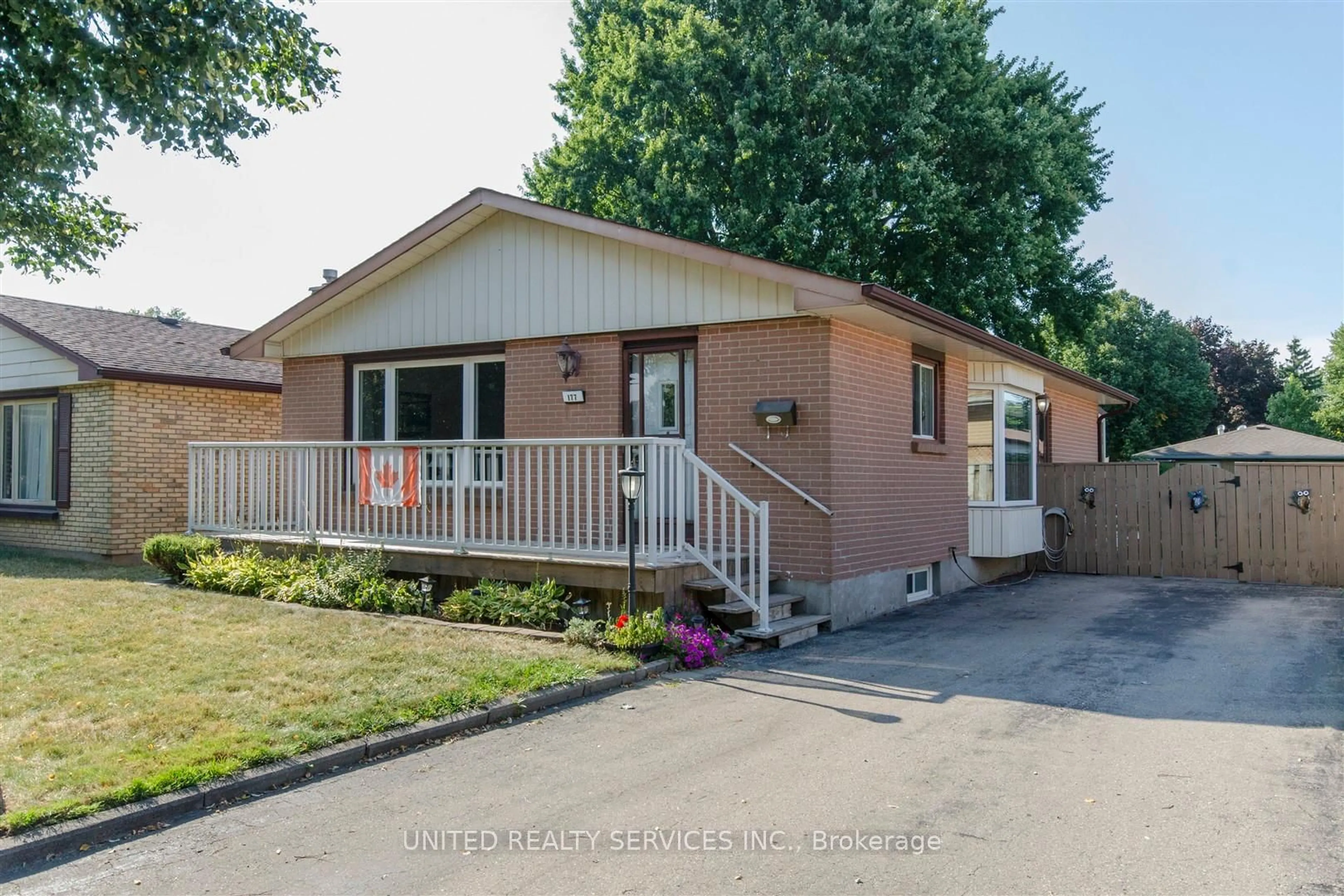 Home with vinyl exterior material, street for 177 Wellesley Cres, London East Ontario N5V 1J6