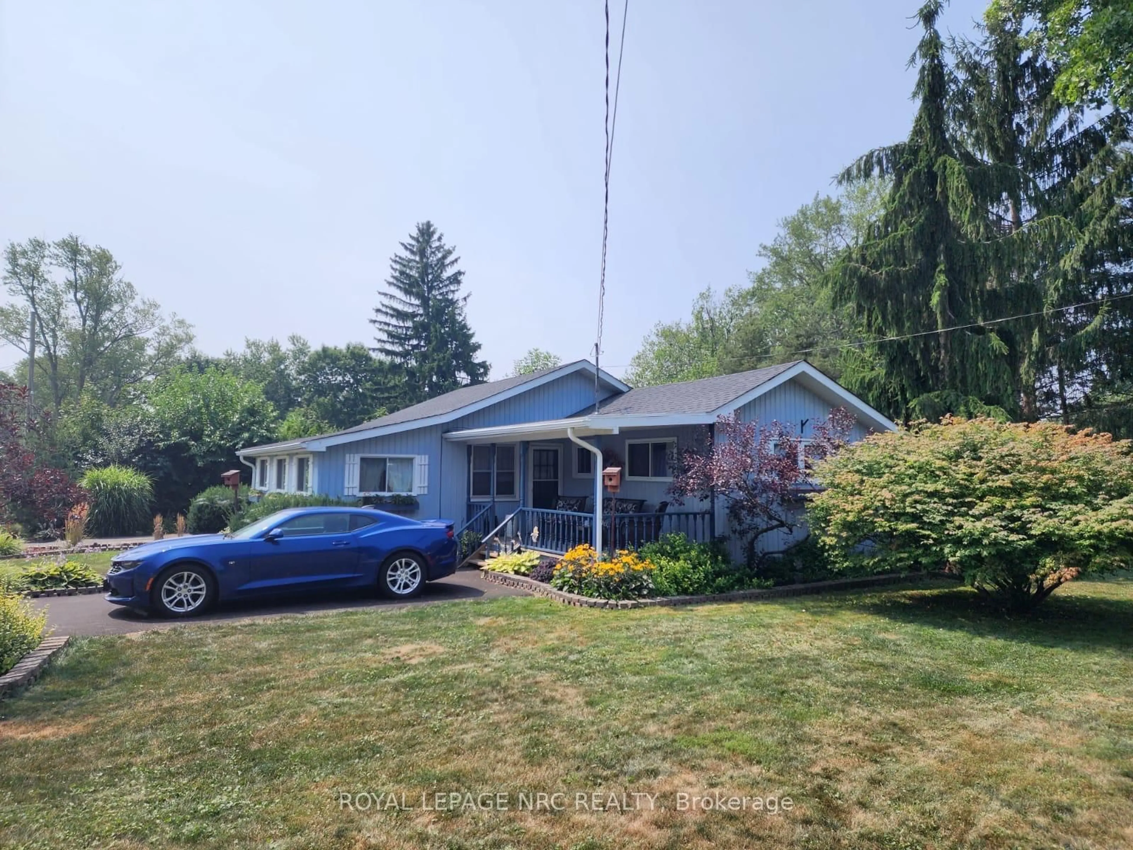 A pic from outside/outdoor area/front of a property/back of a property/a pic from drone, unknown for 35 Belvidere Rd, Fort Erie Ontario L0S 1B0