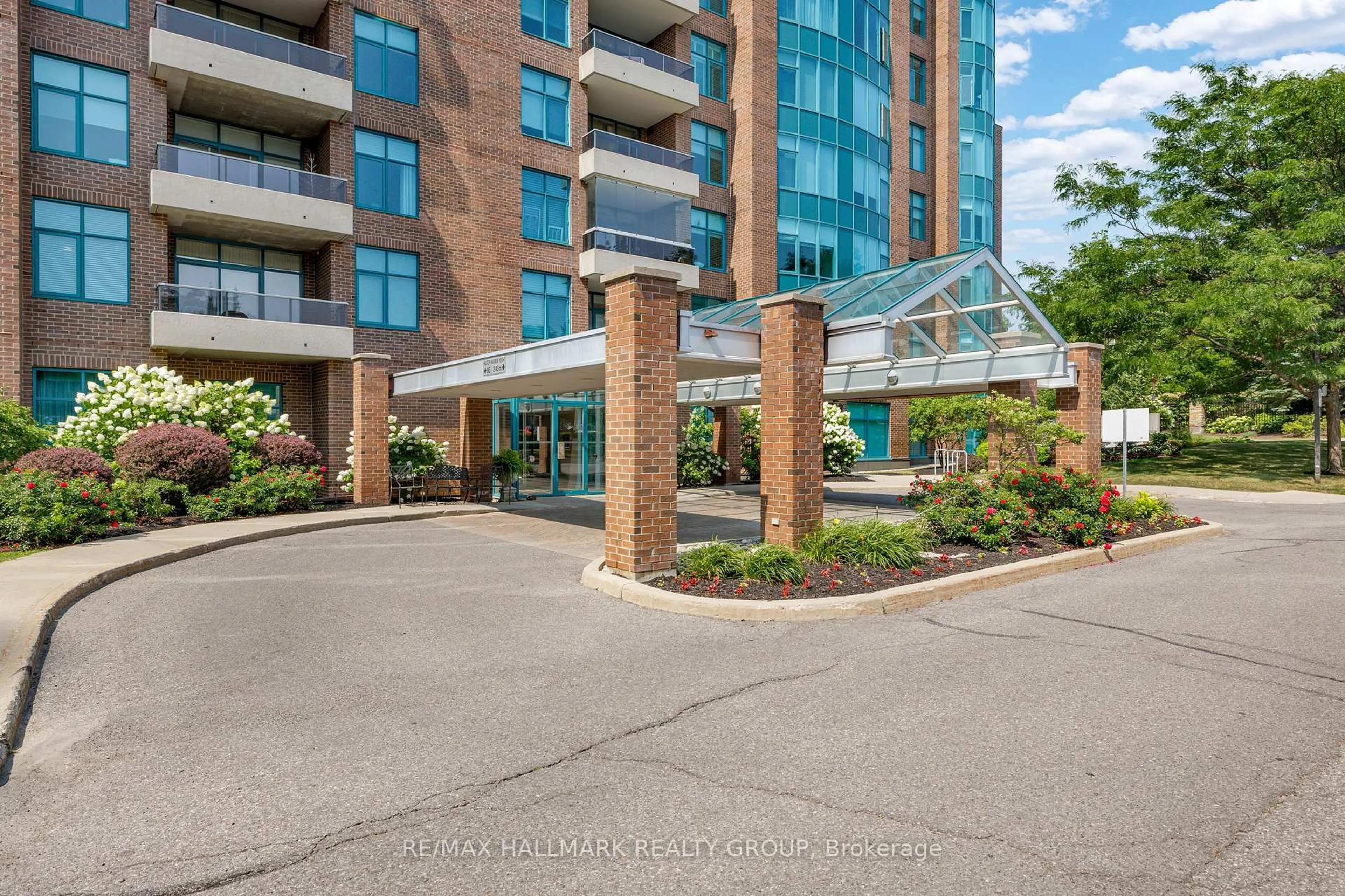 Indoor foyer for 3580 Rivergate Way #304, Ottawa Ontario K1V 1V5