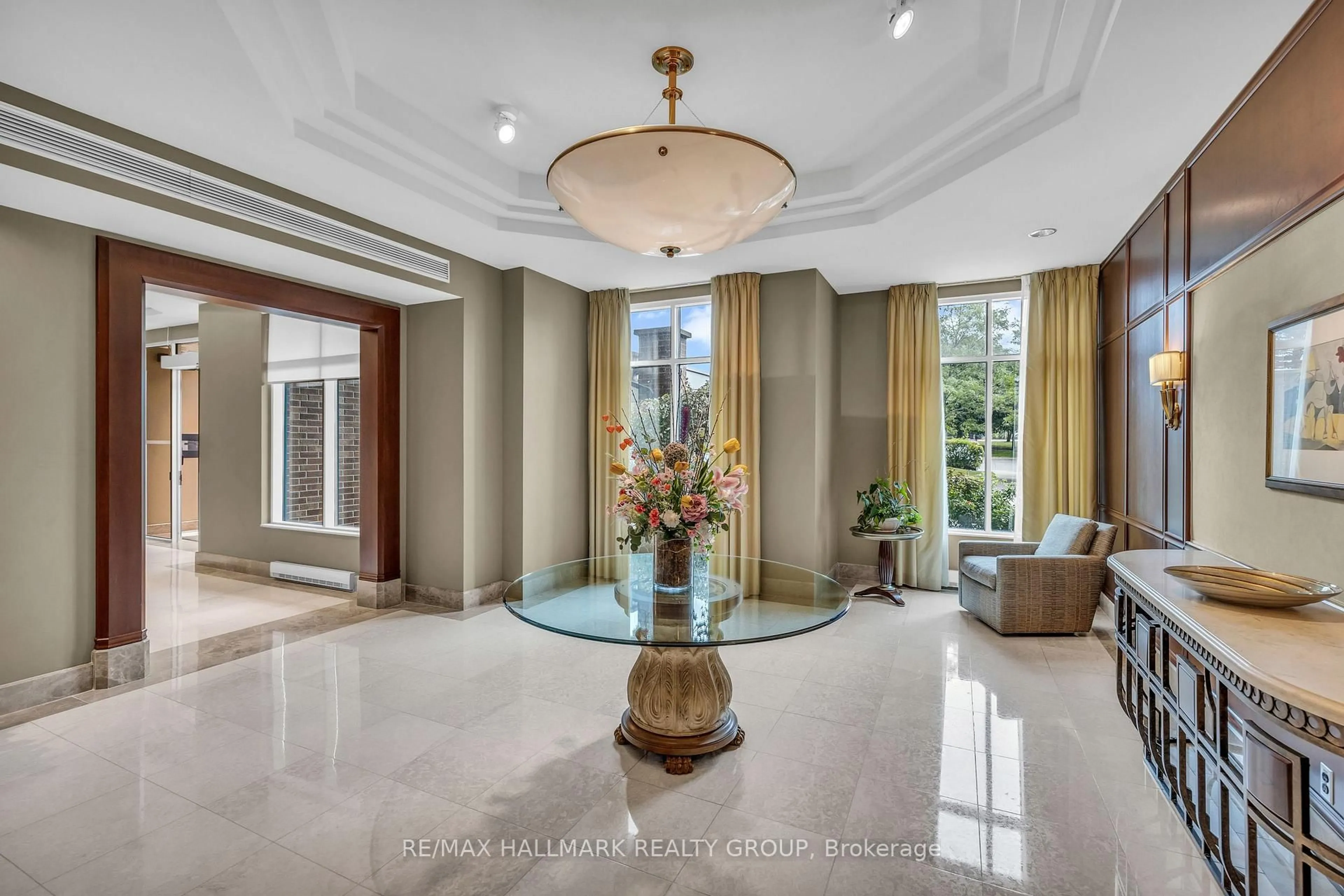 Indoor foyer for 3580 Rivergate Way #304, Ottawa Ontario K1V 1V5