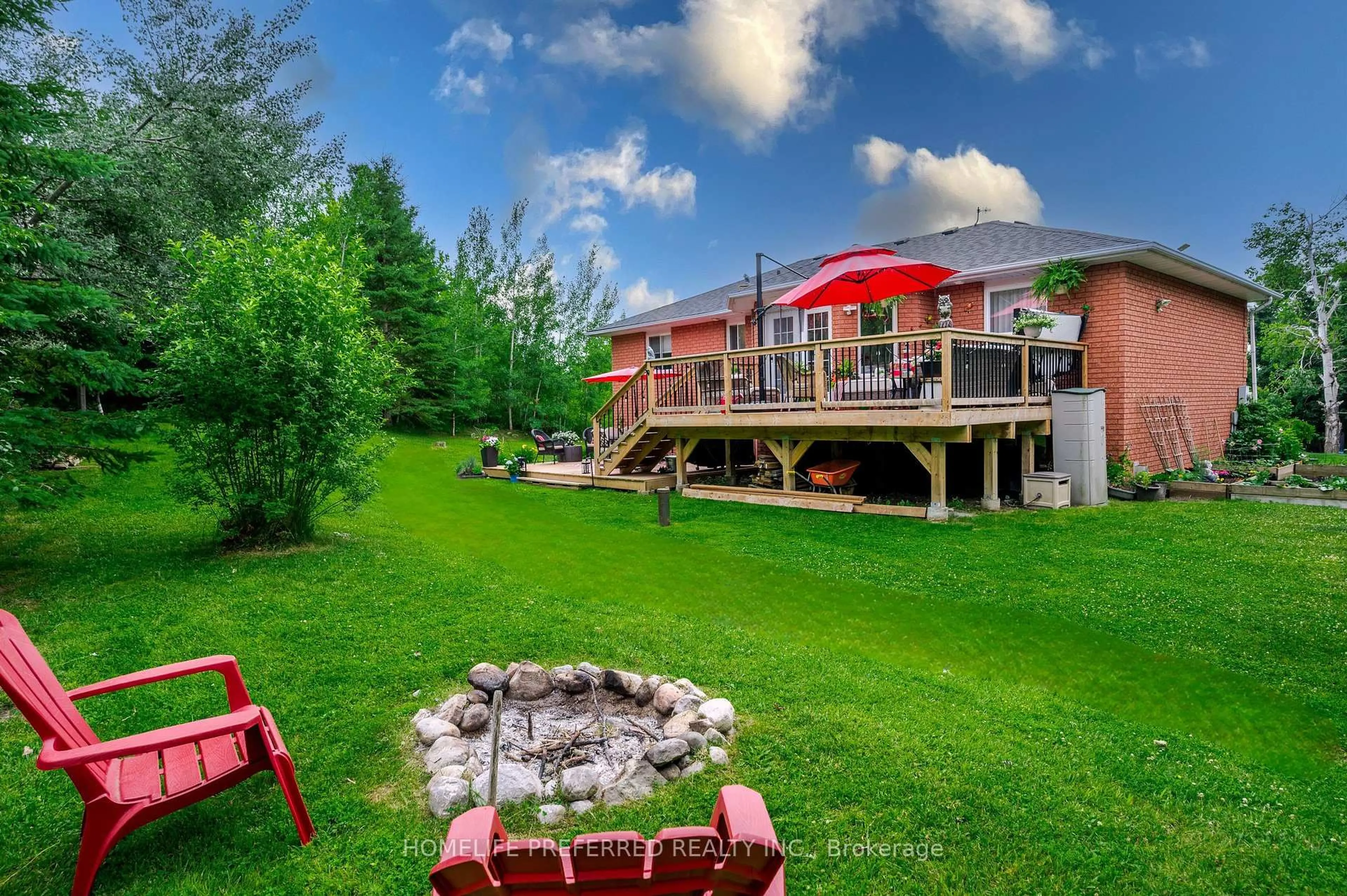 Patio, mountain view for 2403 Kennedy Dr, Cavan Monaghan Ontario L0A 1C0