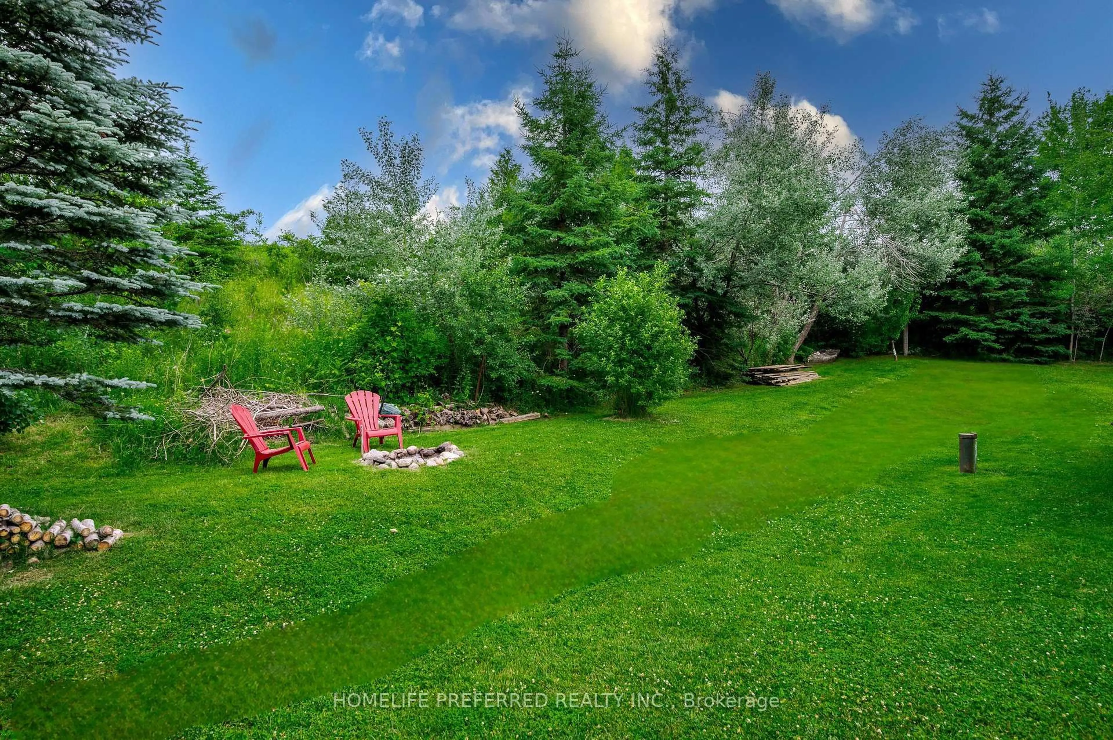Patio, forest/trees view for 2403 Kennedy Dr, Cavan Monaghan Ontario L0A 1C0