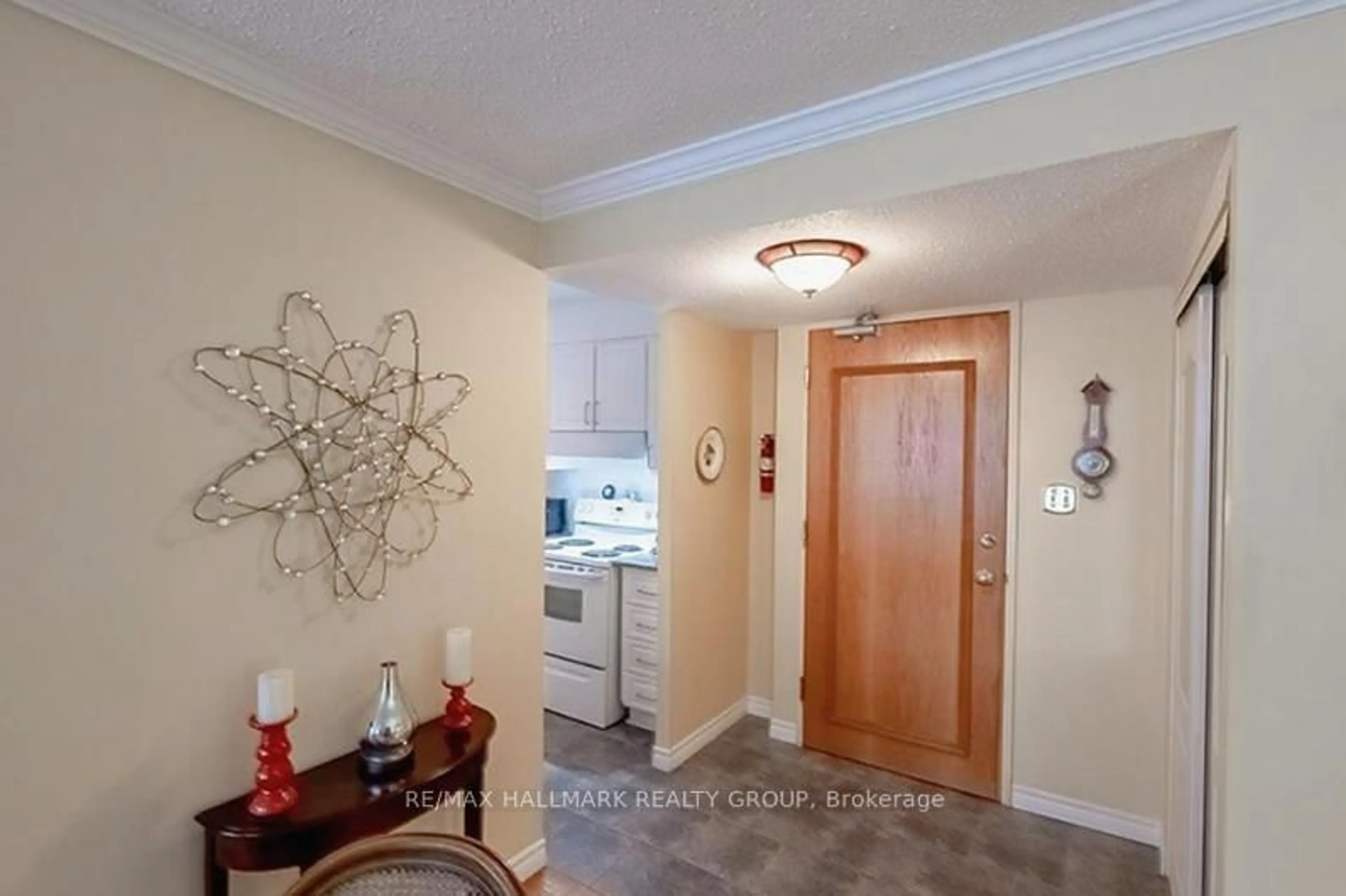 Indoor entryway for 2871 Richmond Rd #711, Ottawa Ontario K2B 8M5