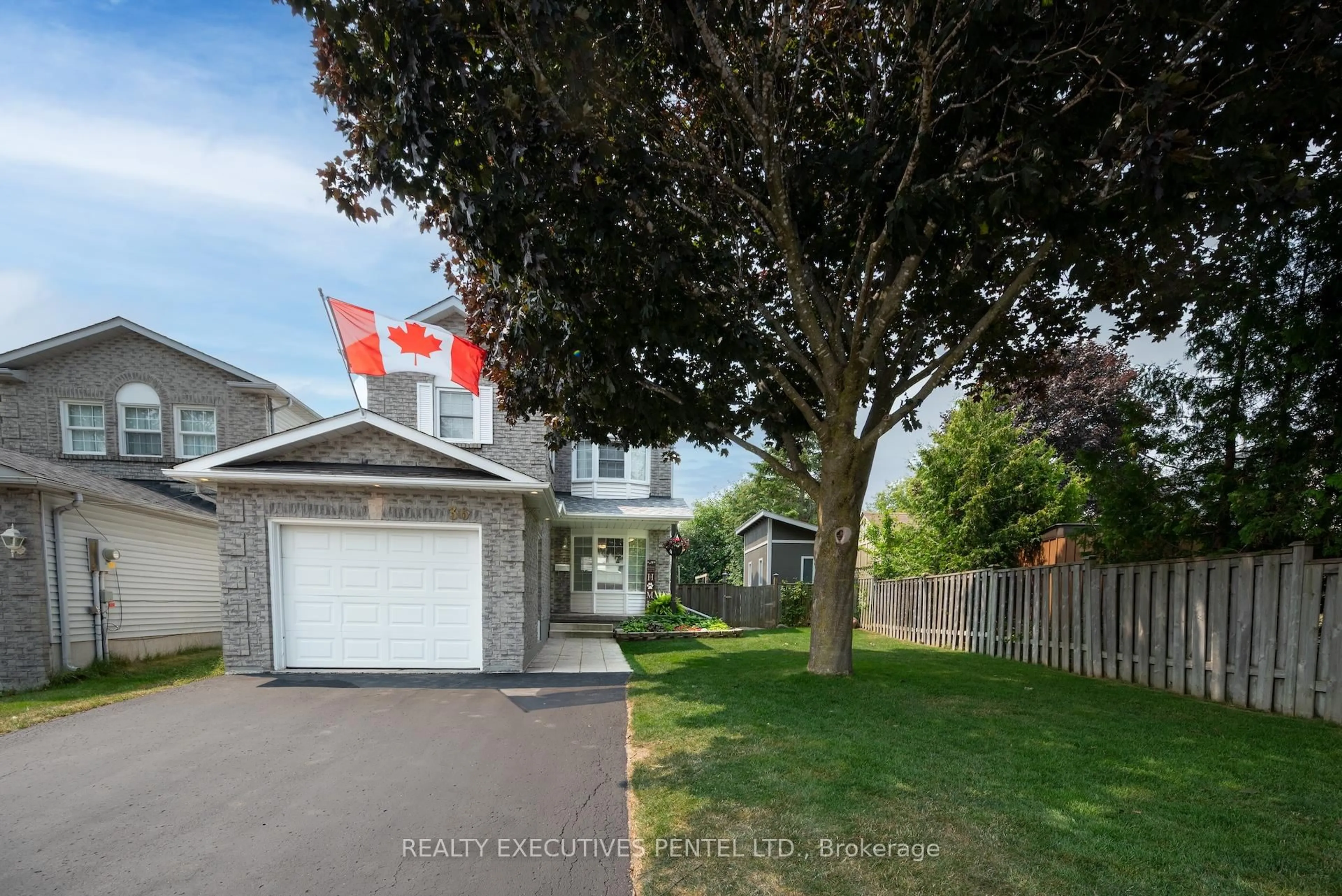 A pic from outside/outdoor area/front of a property/back of a property/a pic from drone, street for 36 Burnham Blvd, Port Hope Ontario L1A 4H5