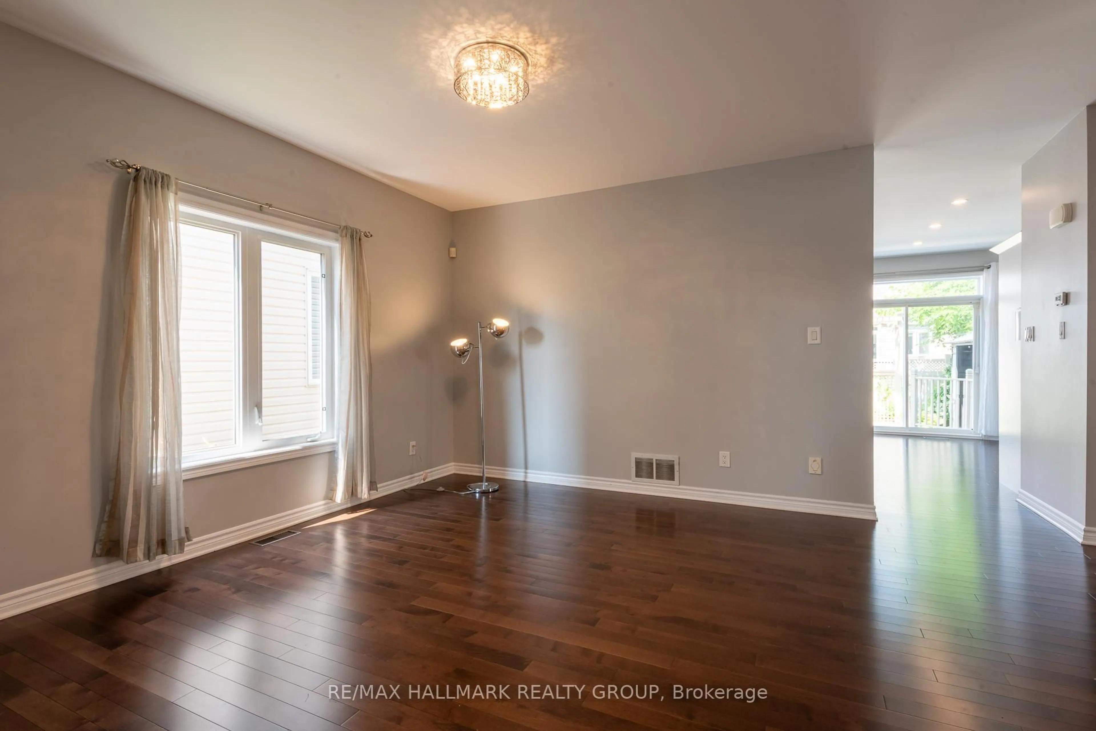 A pic of a room for 217 Fountainhead Dr, Ottawa Ontario K1W 0C2