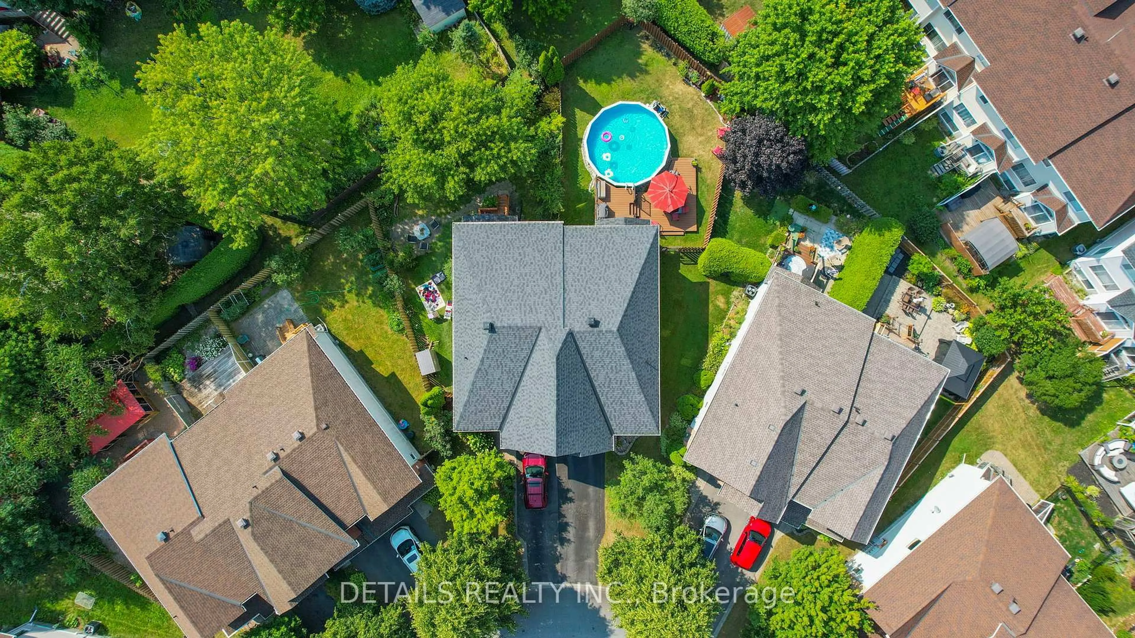A pic from outside/outdoor area/front of a property/back of a property/a pic from drone, street for 14 Mcpeake Pl, Ottawa Ontario K2K 3K4