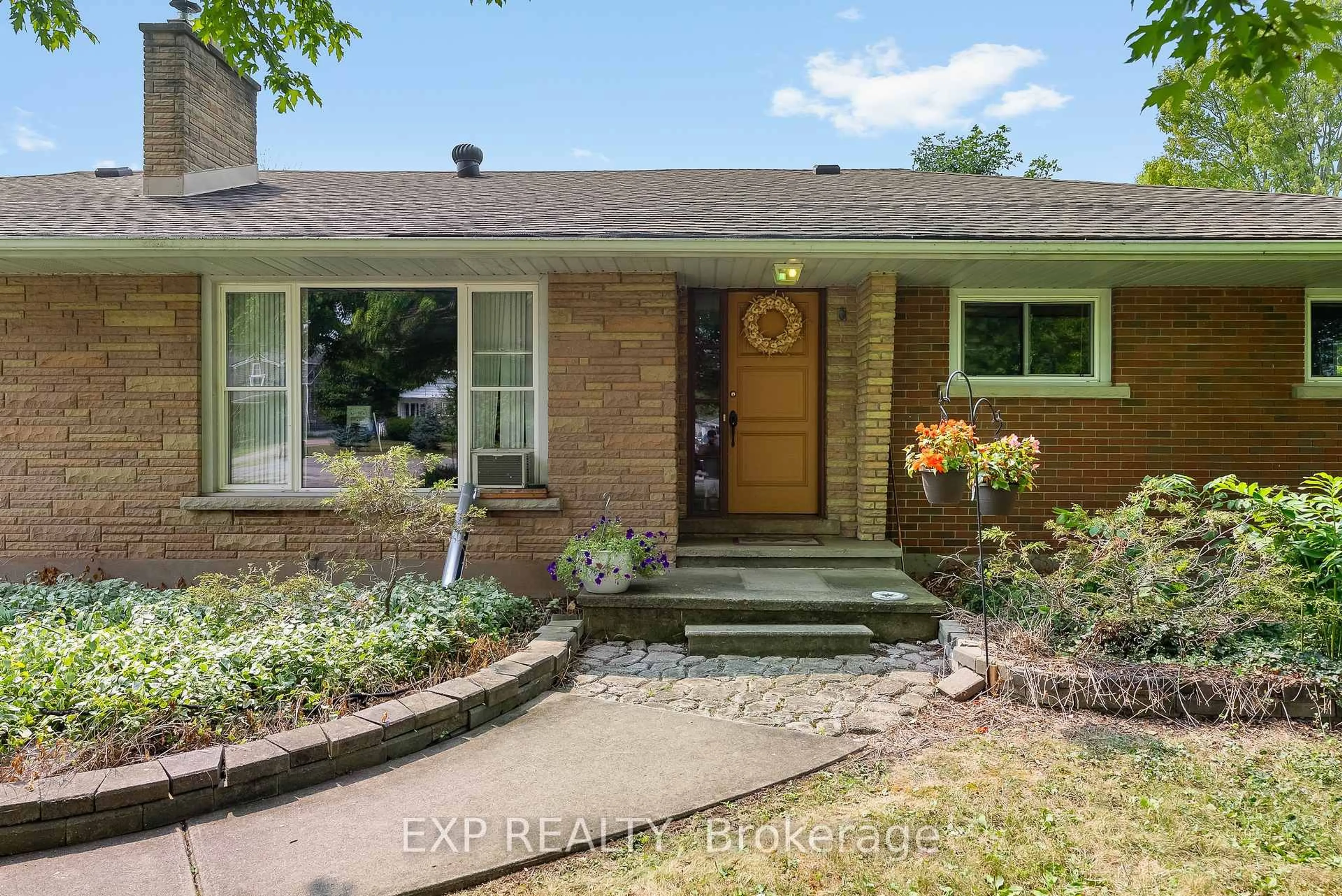 Home with brick exterior material, street for 351 Helena St, Fort Erie Ontario L2A 4J7