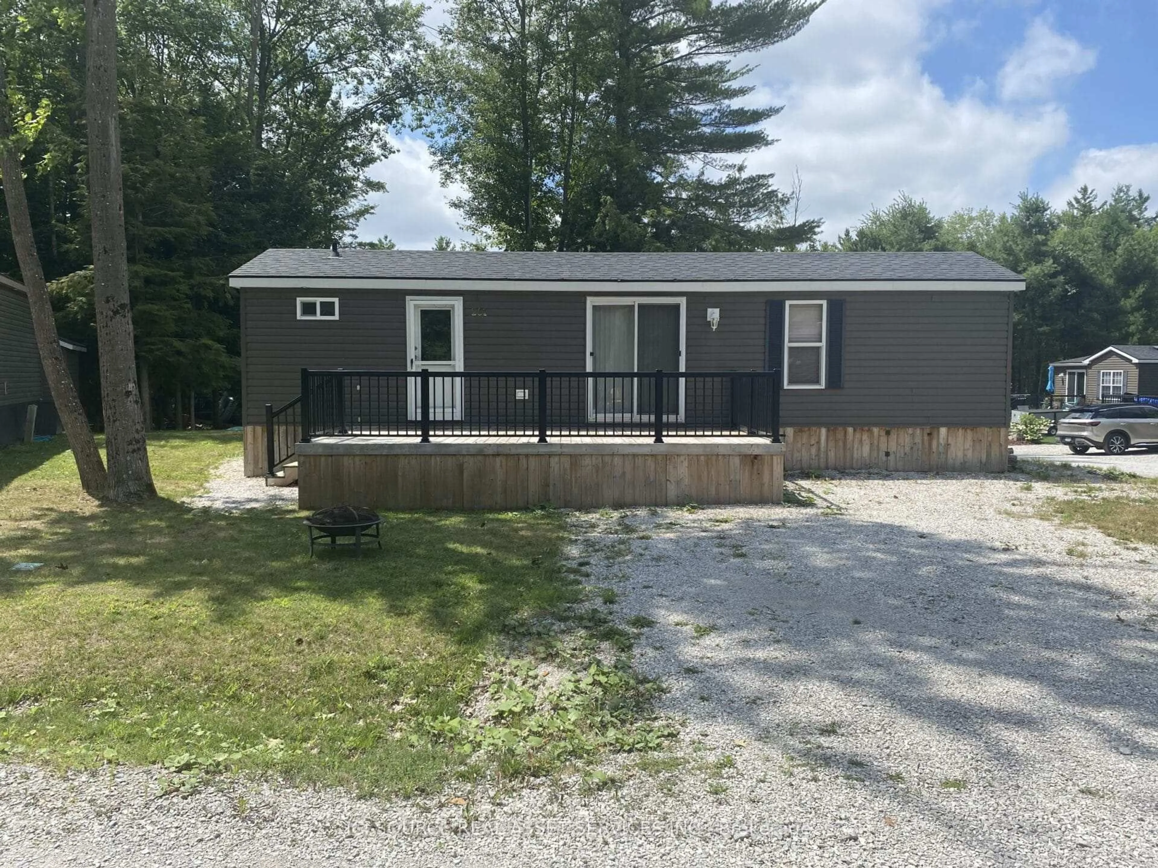 Home with vinyl exterior material, unknown for 1082 Shamrock Marina Rd #SMR201, Gravenhurst Ontario P0E 1N0