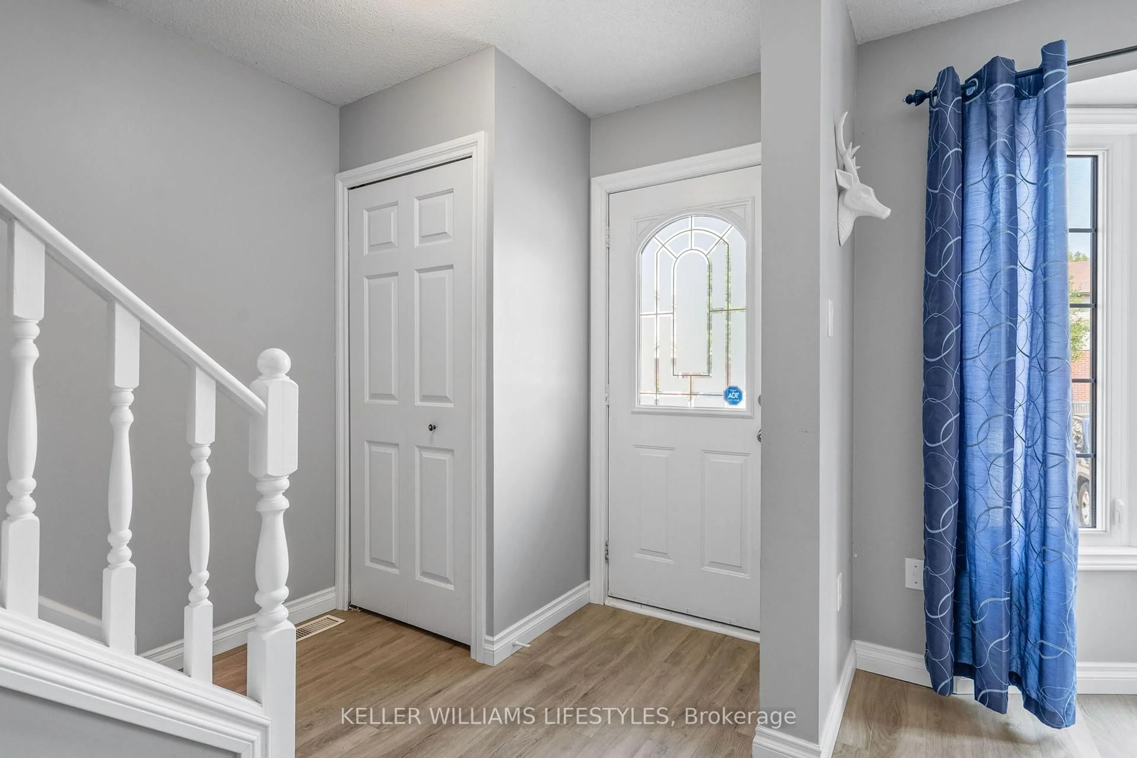 Indoor entryway for 151 Martinet Ave #34, London East Ontario N5V 4T4