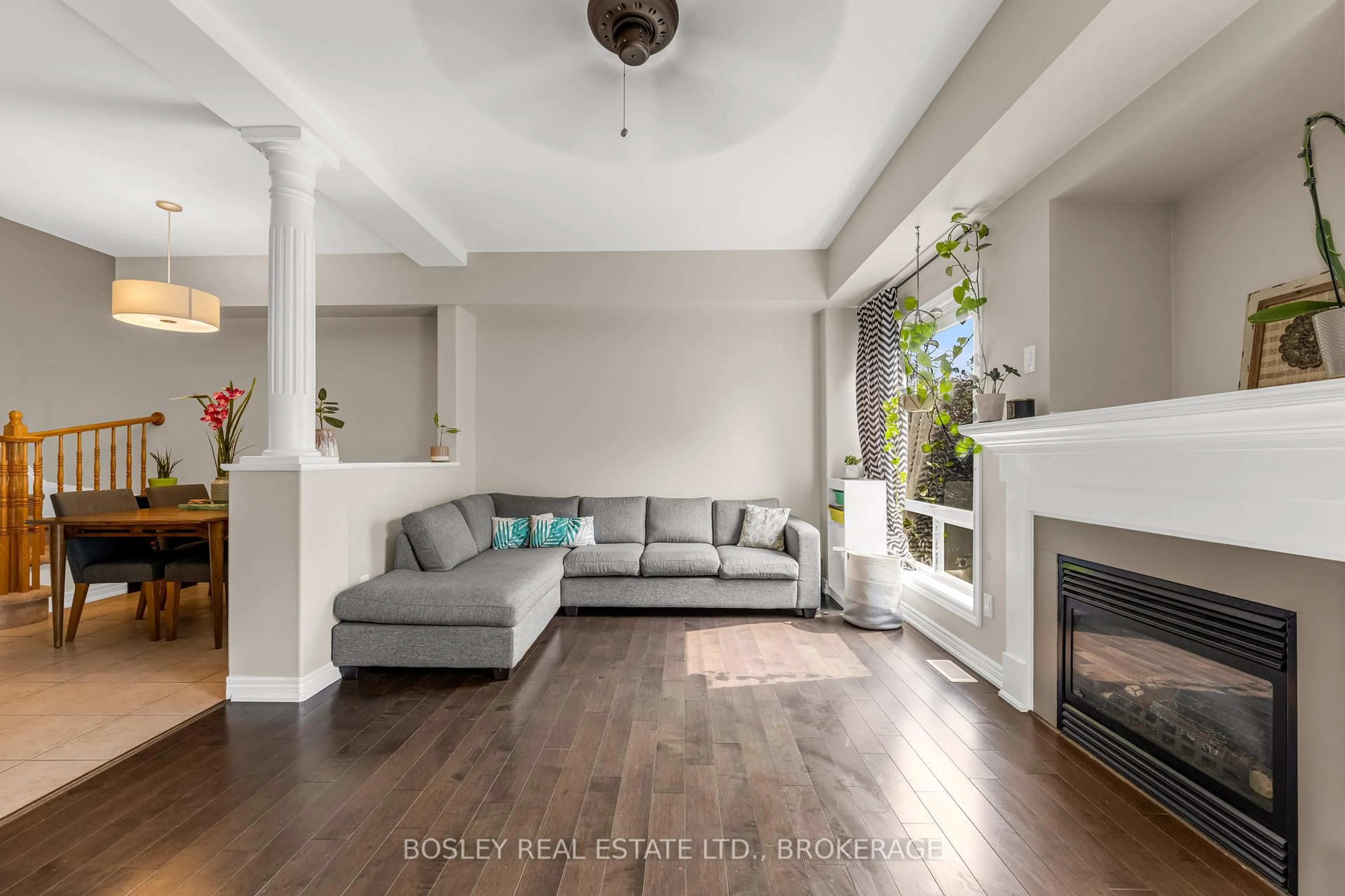 Living room with furniture, unknown for 5 Chloe St, St. Catharines Ontario L2P 0A6