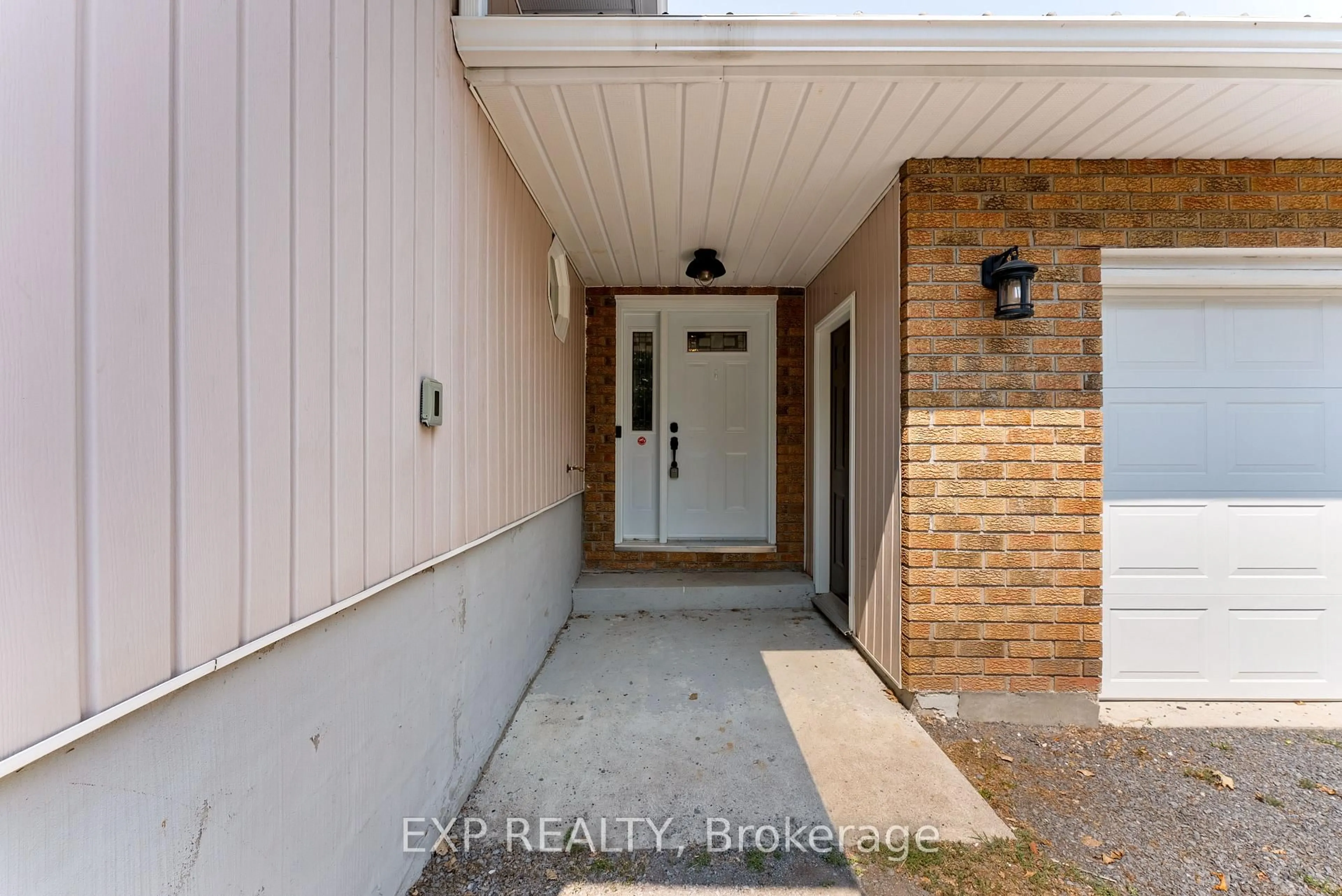 Indoor entryway for 2083 Melrose Rd, Shannonville Ontario K0K 2N0