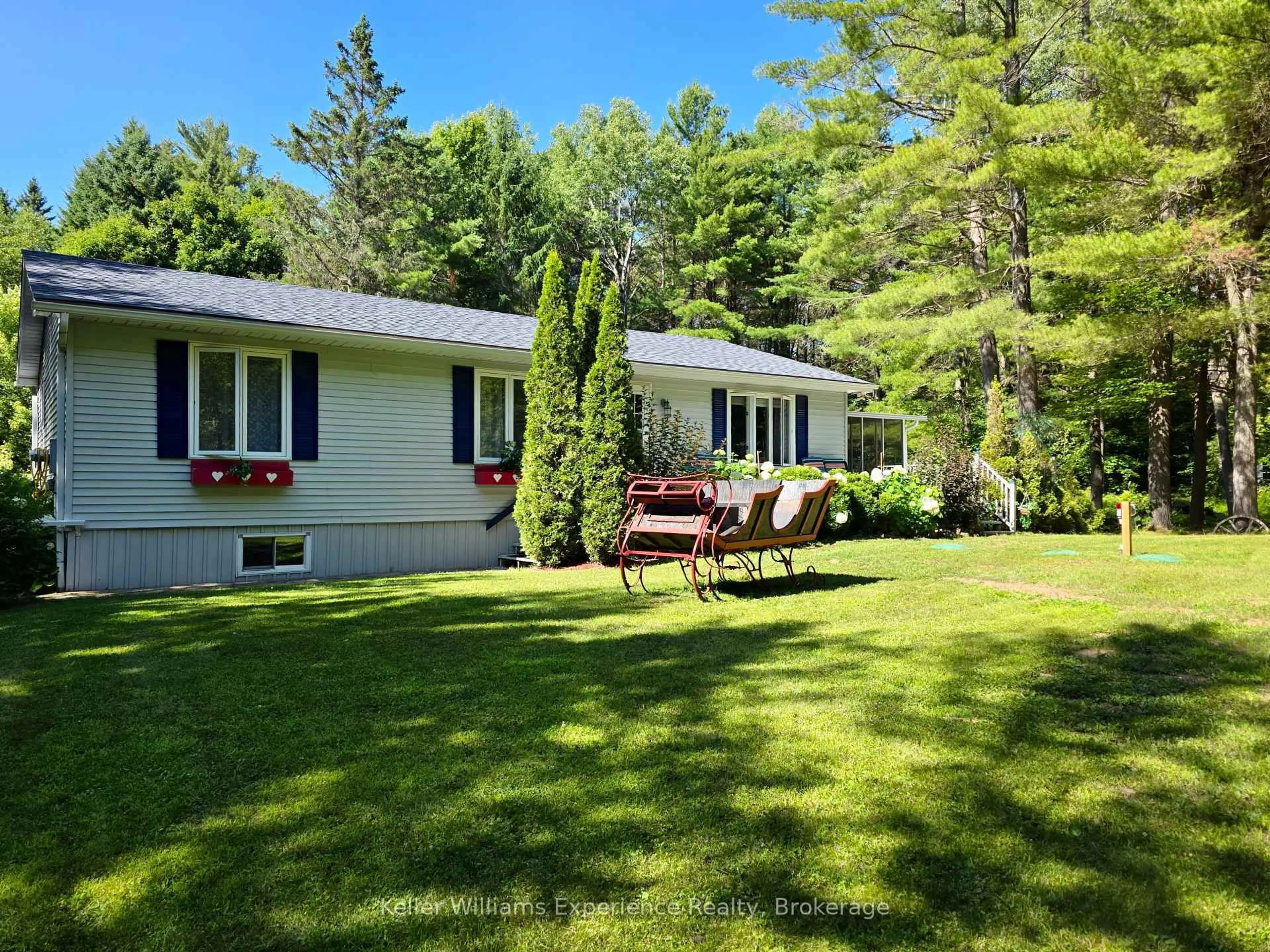 Patio, water/lake/river/ocean view for 1186 Falkenburg Rd, Bracebridge Ontario P1L 1X4