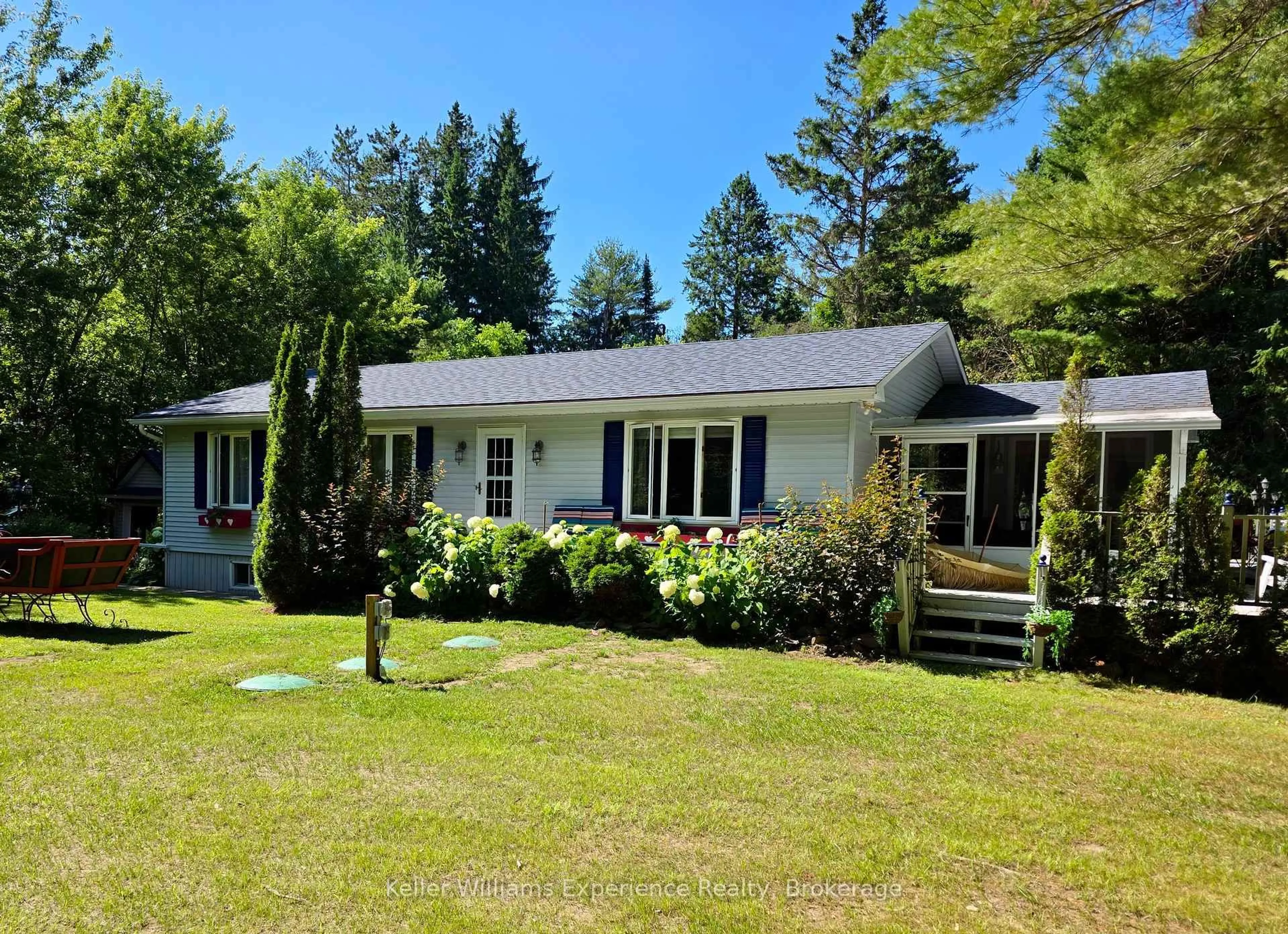 A pic from outside/outdoor area/front of a property/back of a property/a pic from drone, unknown for 1186 Falkenburg Rd, Bracebridge Ontario P1L 1X4
