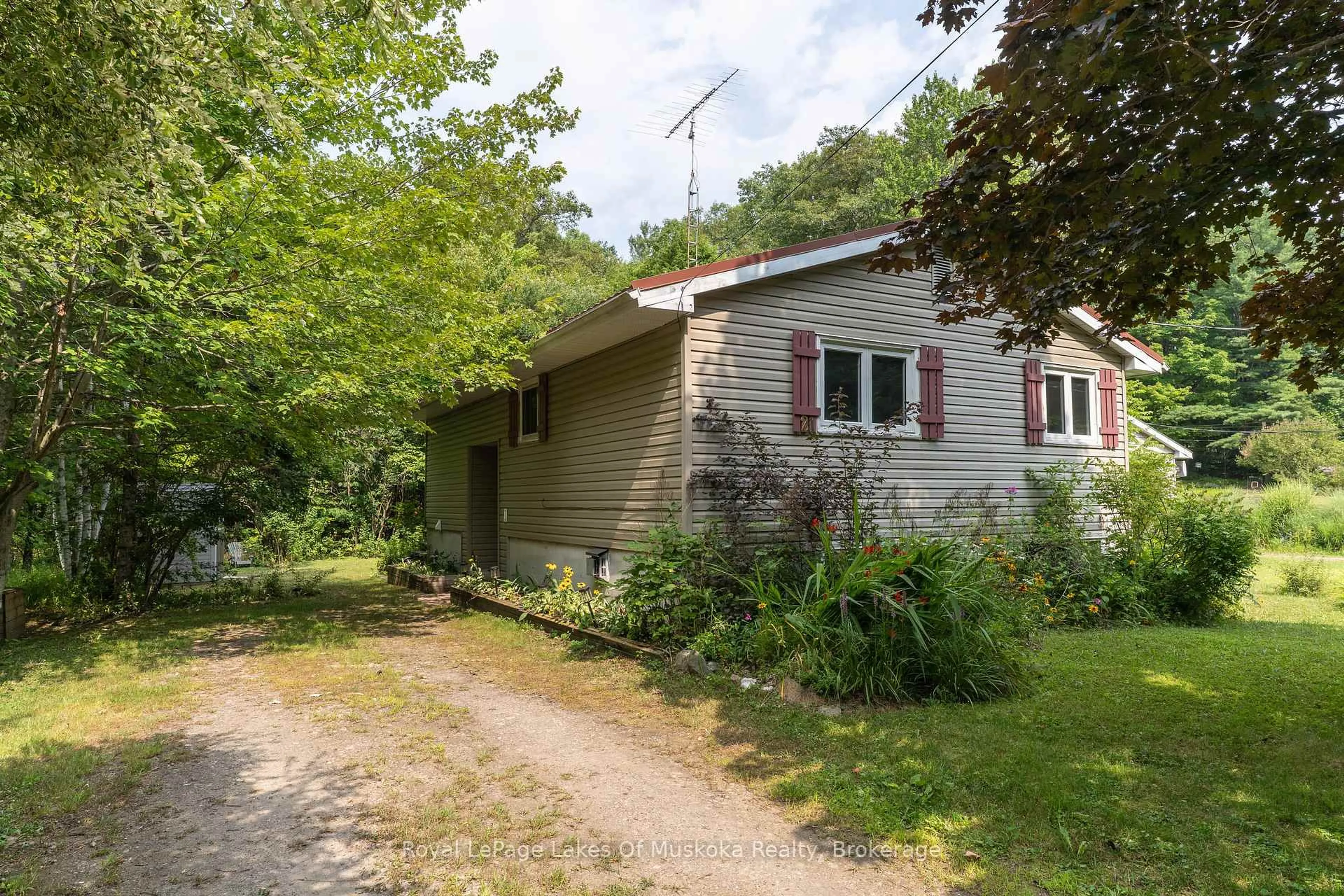 Unknown for 21 Harris St, Muskoka Lakes Ontario P0B 1J0