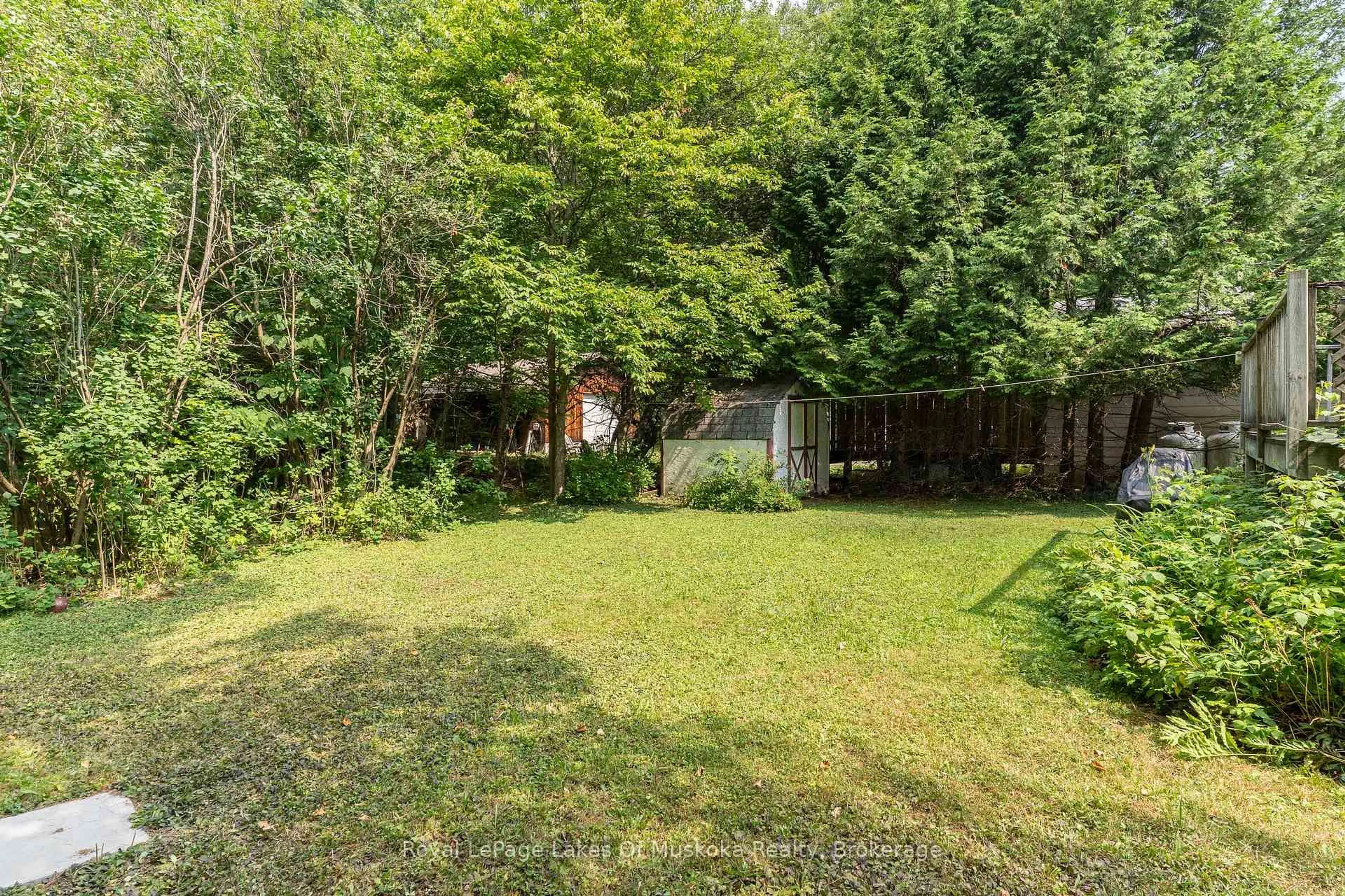 Patio, forest/trees view for 21 Harris St, Muskoka Lakes Ontario P0B 1J0