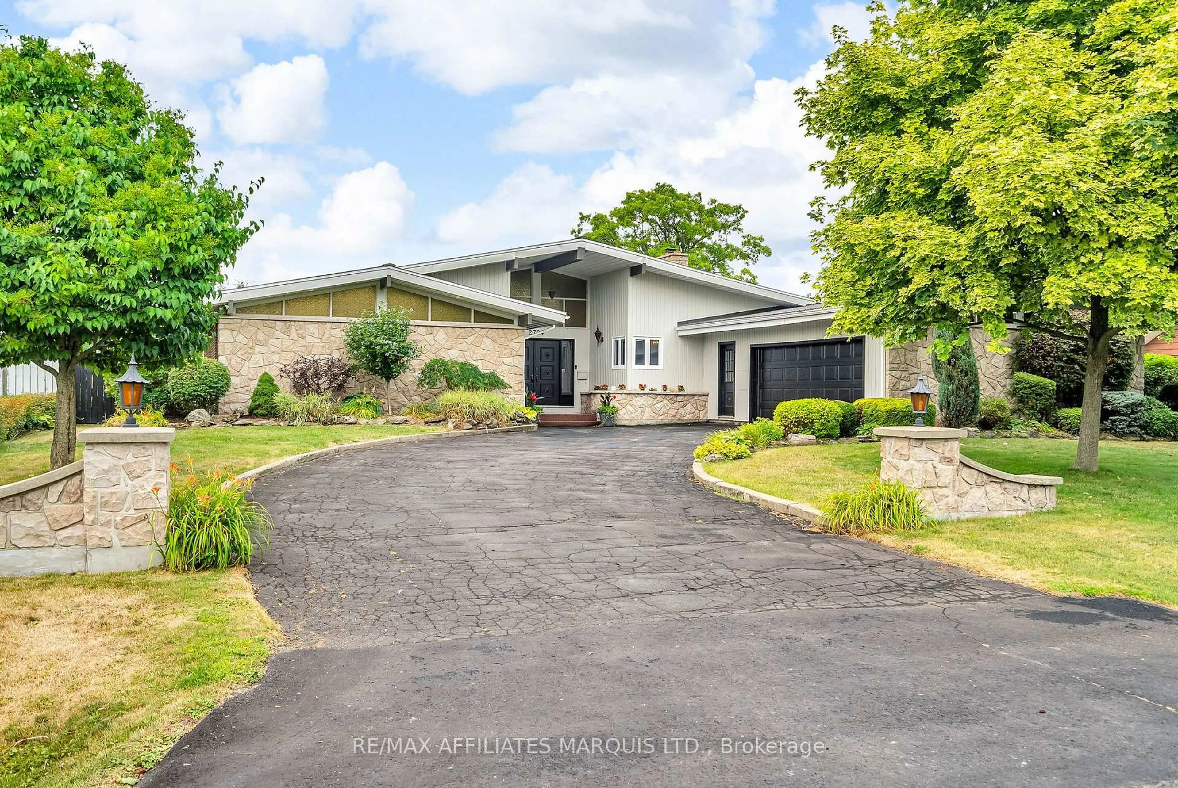 A pic from outside/outdoor area/front of a property/back of a property/a pic from drone, street for 2724 Ross Ave, Cornwall Ontario K6K 1E5
