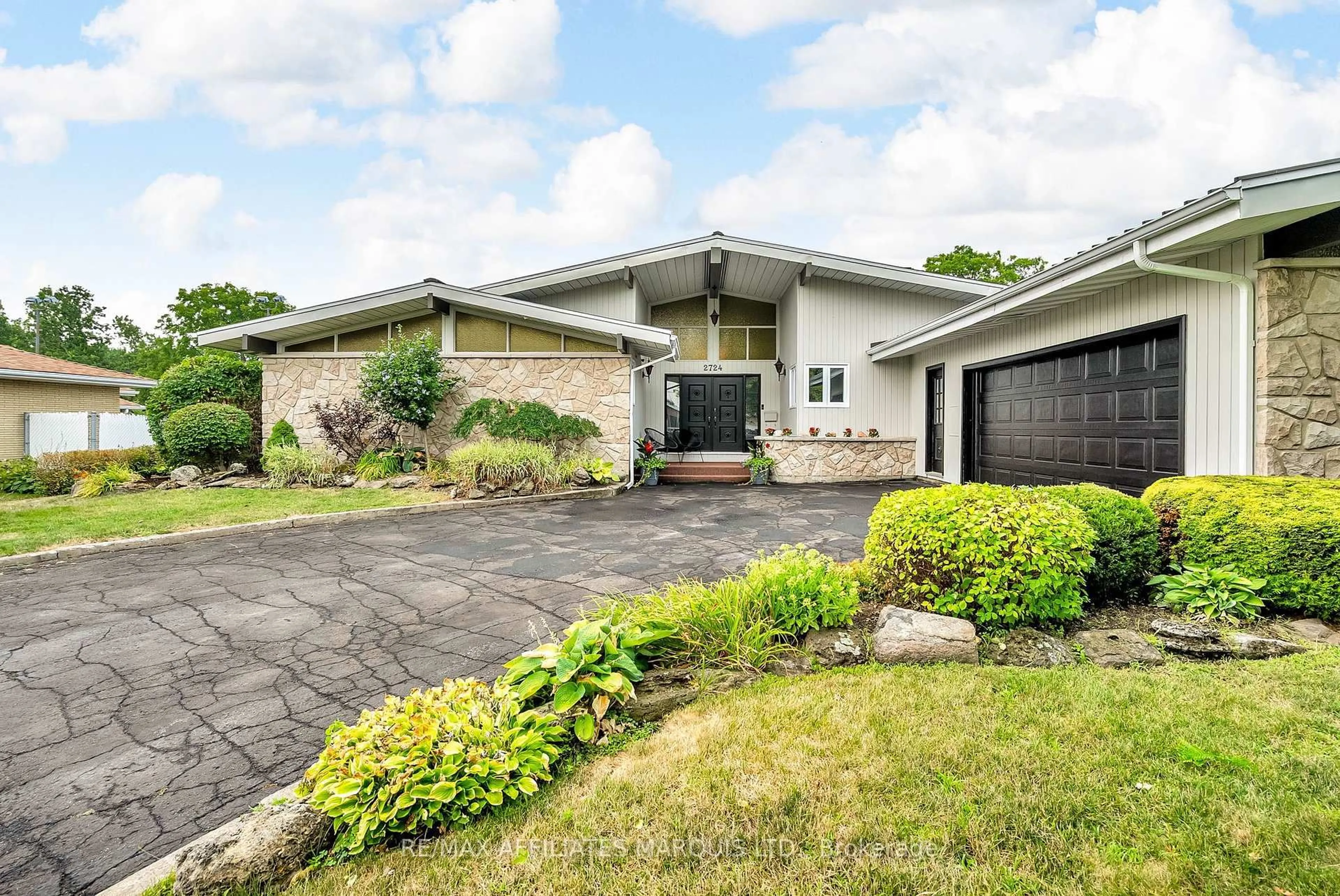 Unknown for 2724 Ross Ave, Cornwall Ontario K6K 1E5
