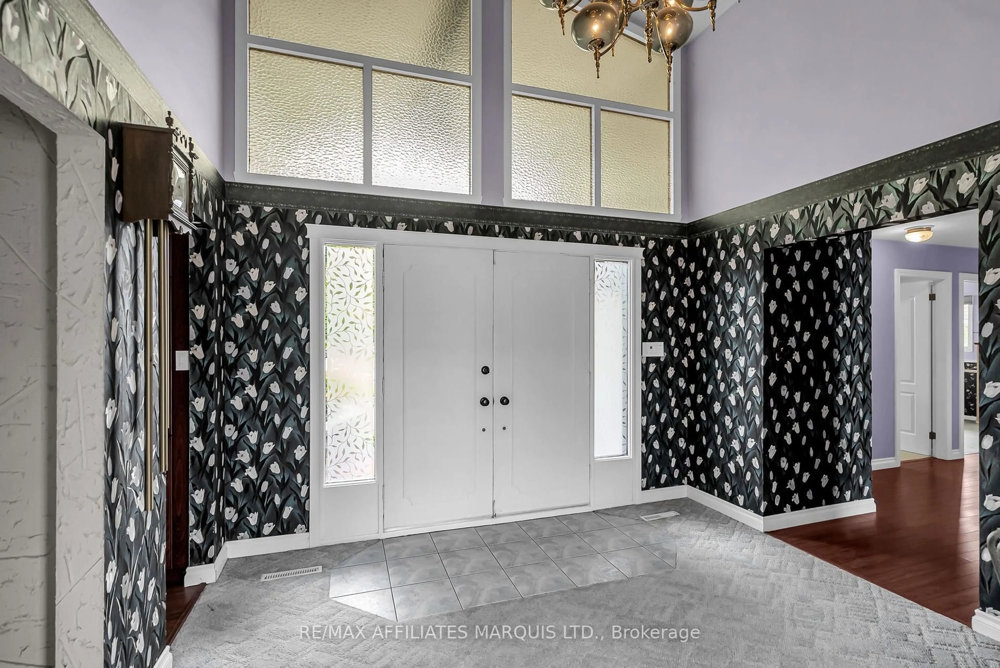 Indoor entryway for 2724 Ross Ave, Cornwall Ontario K6K 1E5
