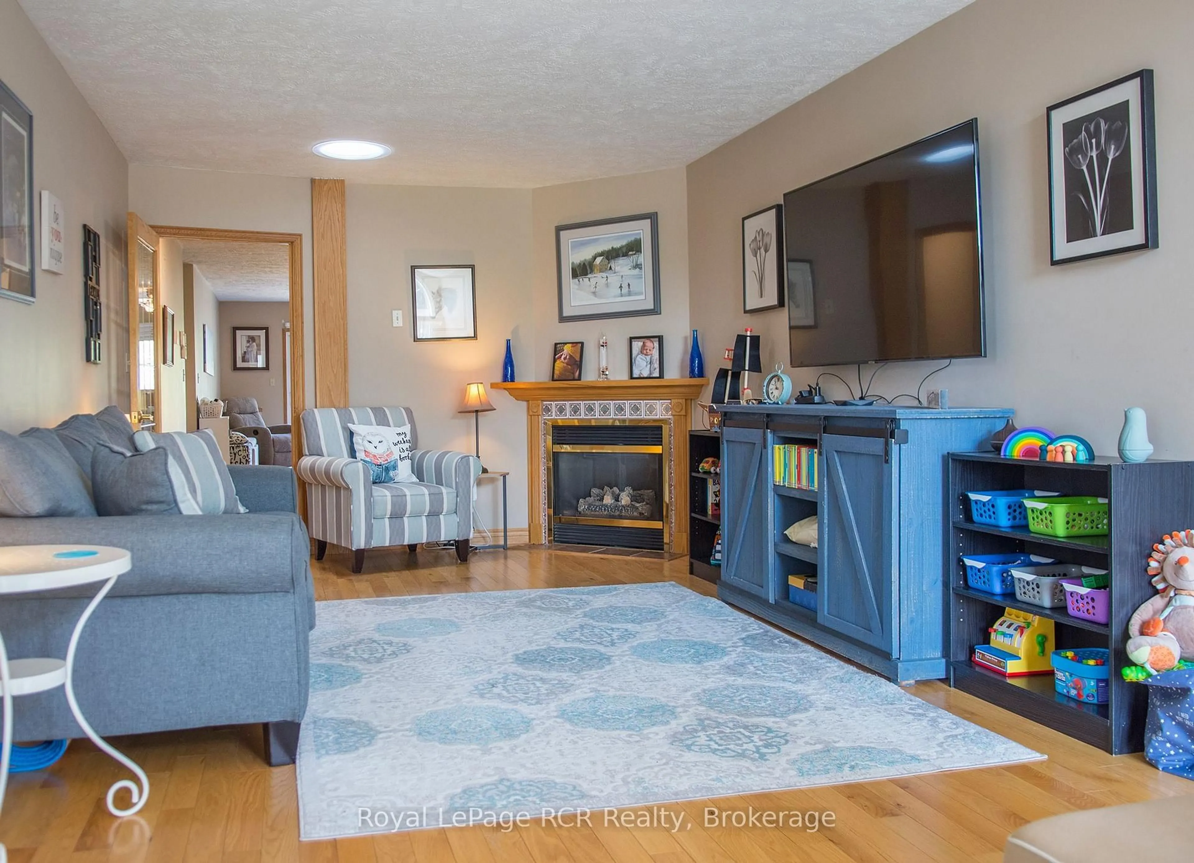 Living room with furniture, unknown for 872 9TH A East Ave, Owen Sound Ontario N4K 6Y6