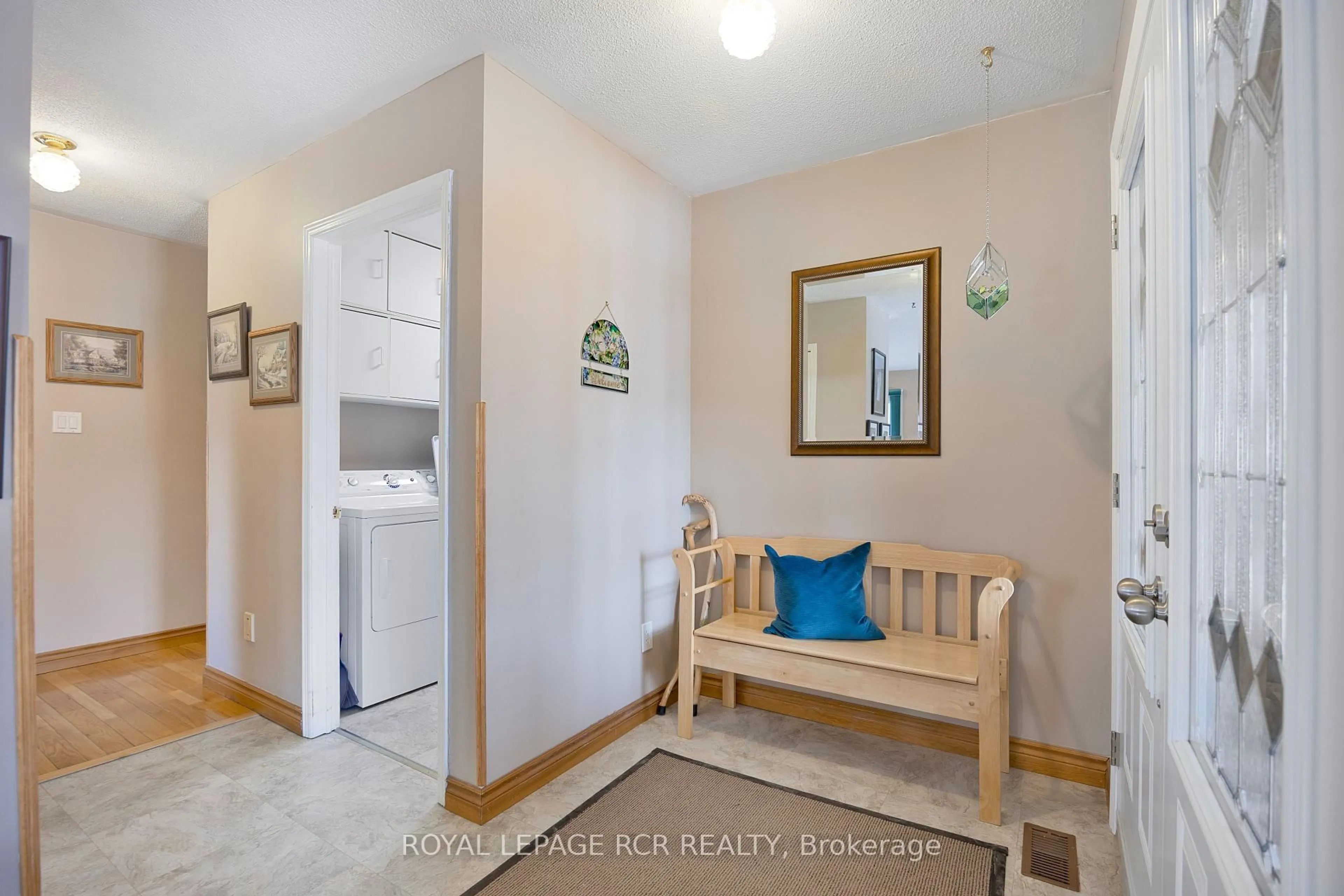 Indoor entryway for 3 Henry St, Amaranth Ontario L9W 3Z1