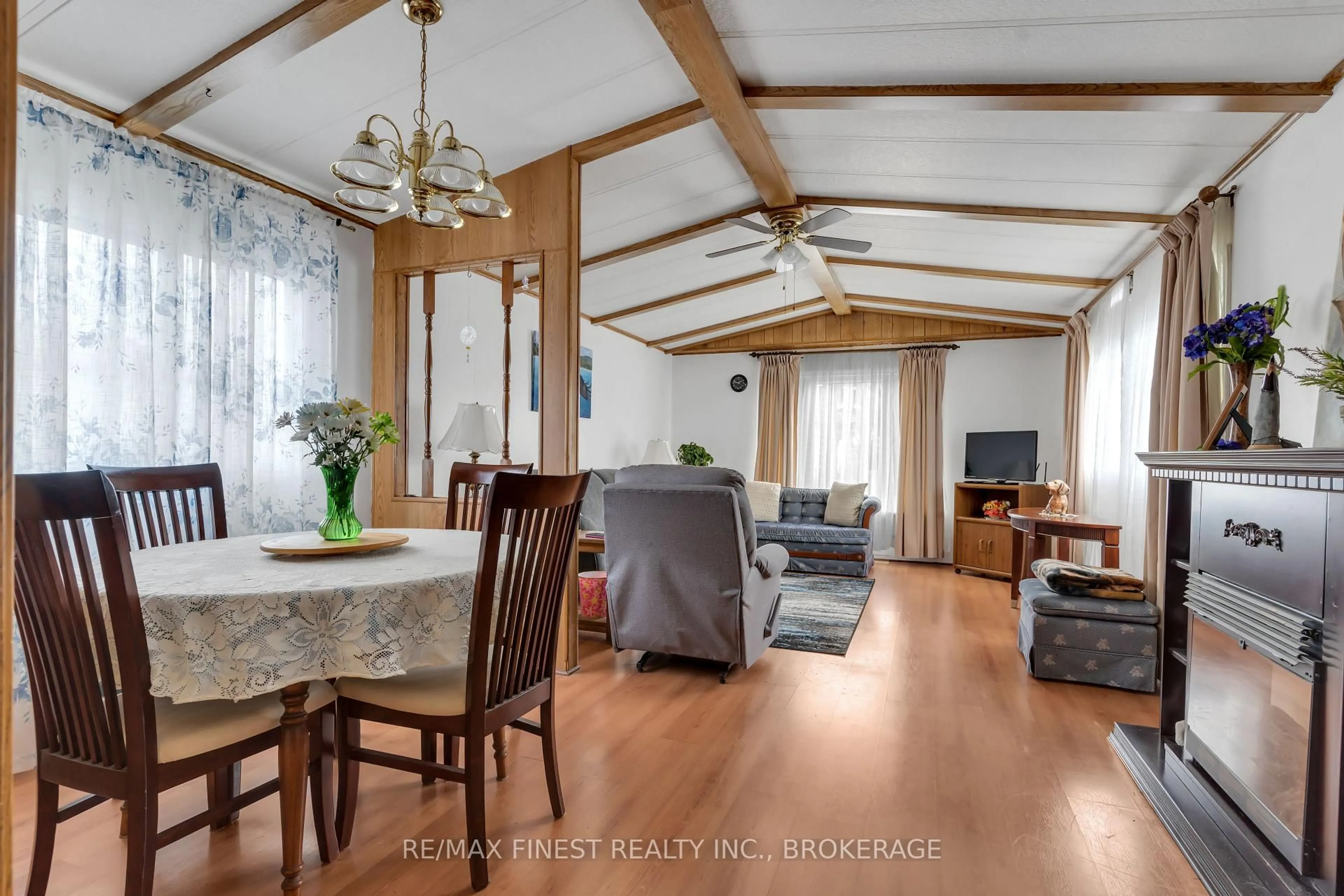 Dining room, wood/laminate floor for 7 CEDAR St, Greater Napanee Ontario K7R 3L1
