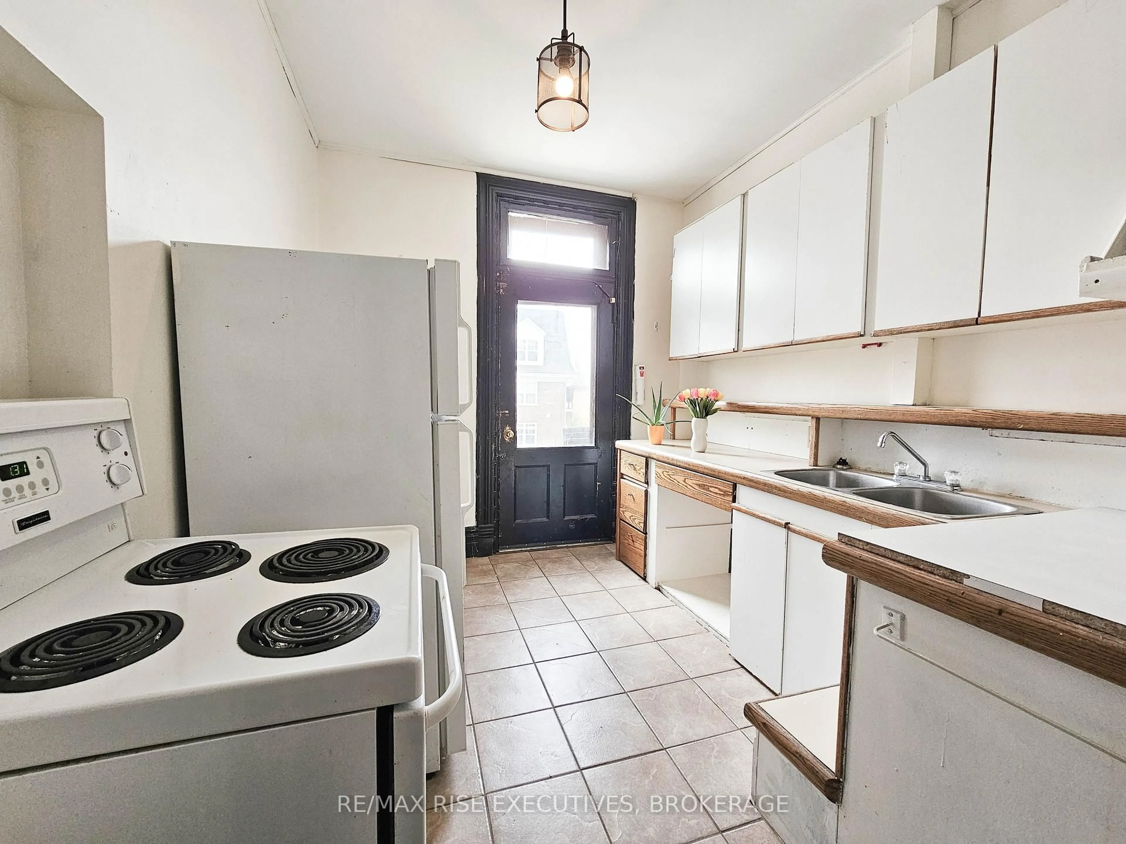 Standard kitchen, unknown for 307 Alfred St, Kingston Ontario K7L 3S4