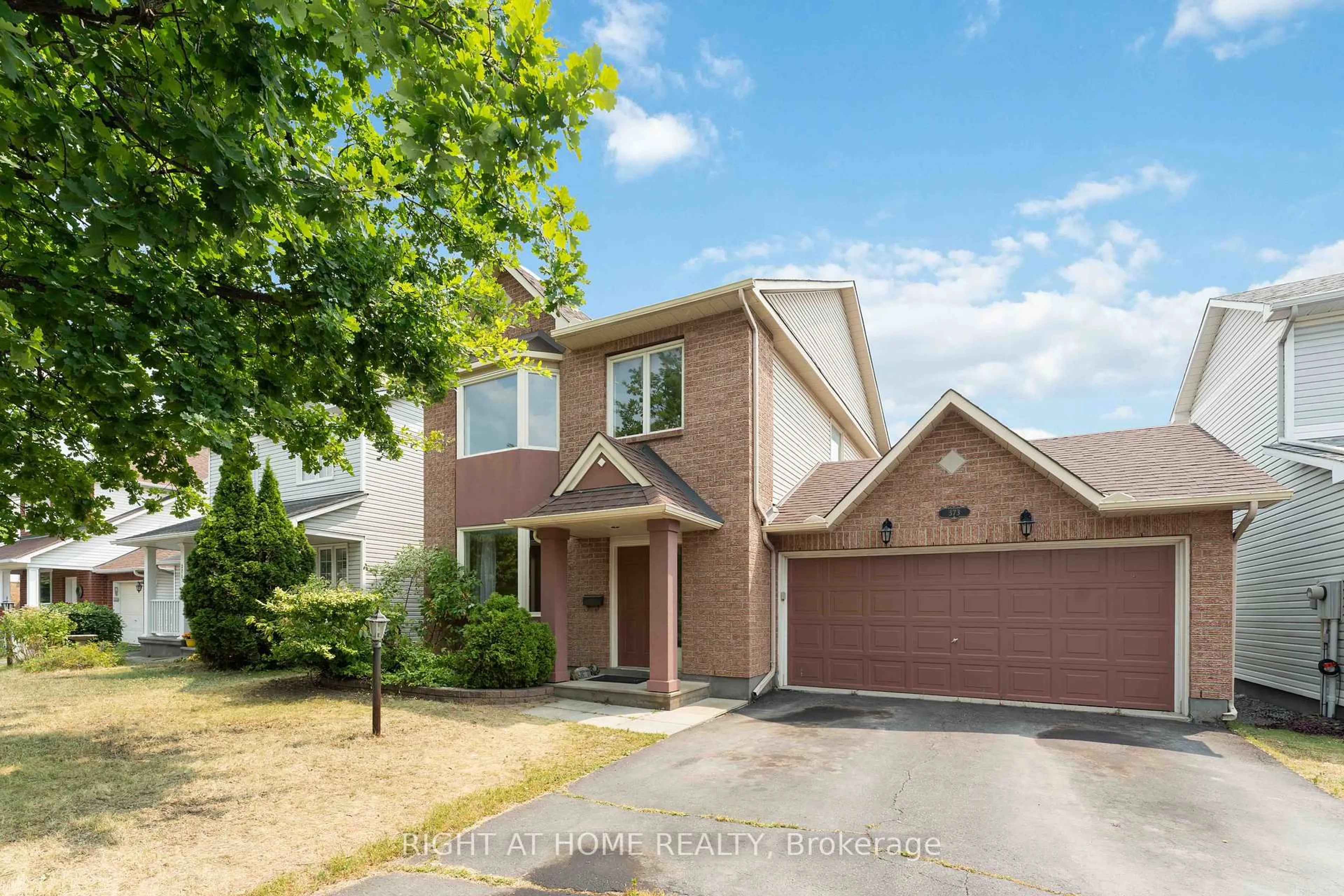 A pic from outside/outdoor area/front of a property/back of a property/a pic from drone, street for 373 Stoneway Dr, Ottawa Ontario K2G 6G8