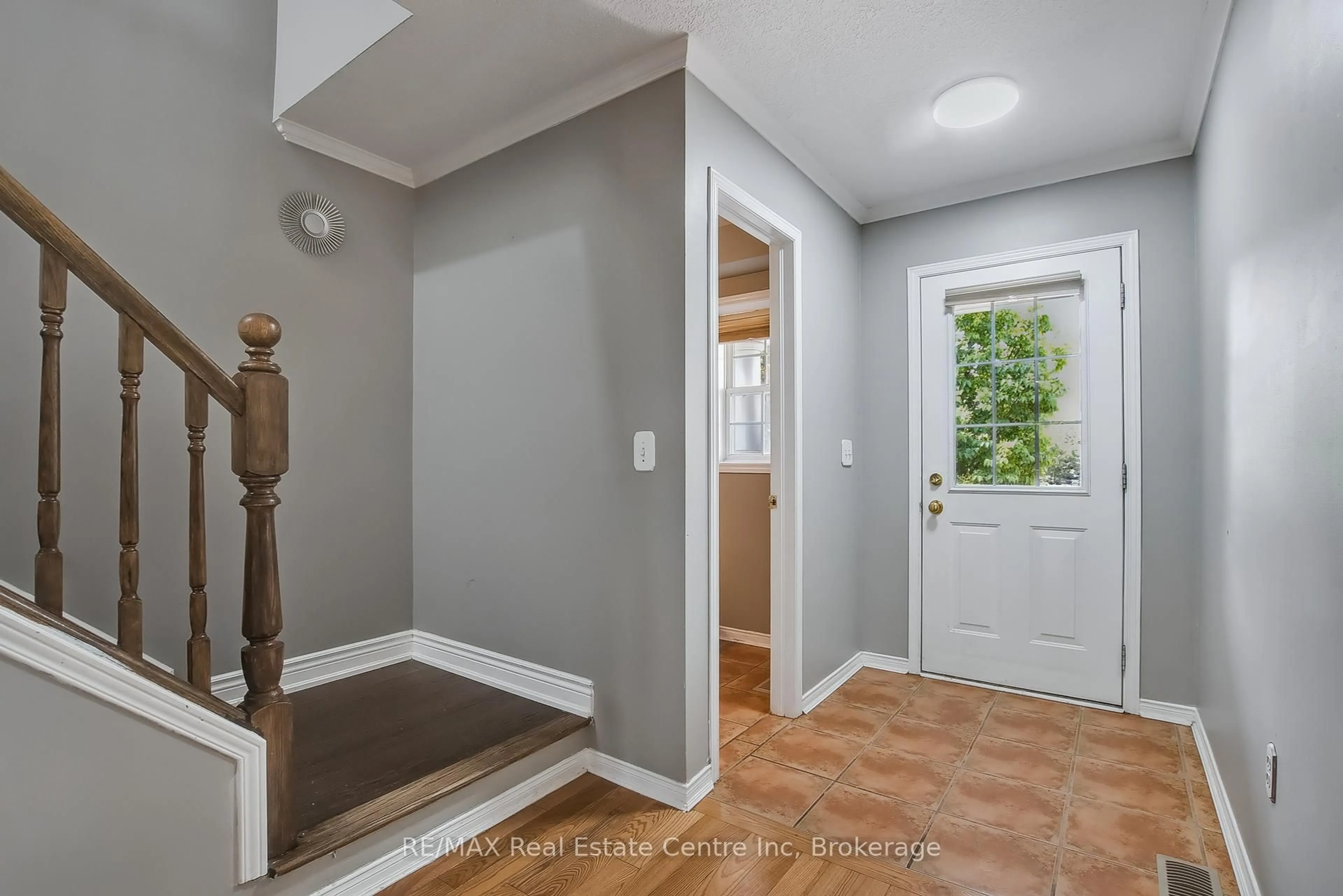 Indoor entryway for 46 Sinclair St, Guelph Ontario N1L 1R8