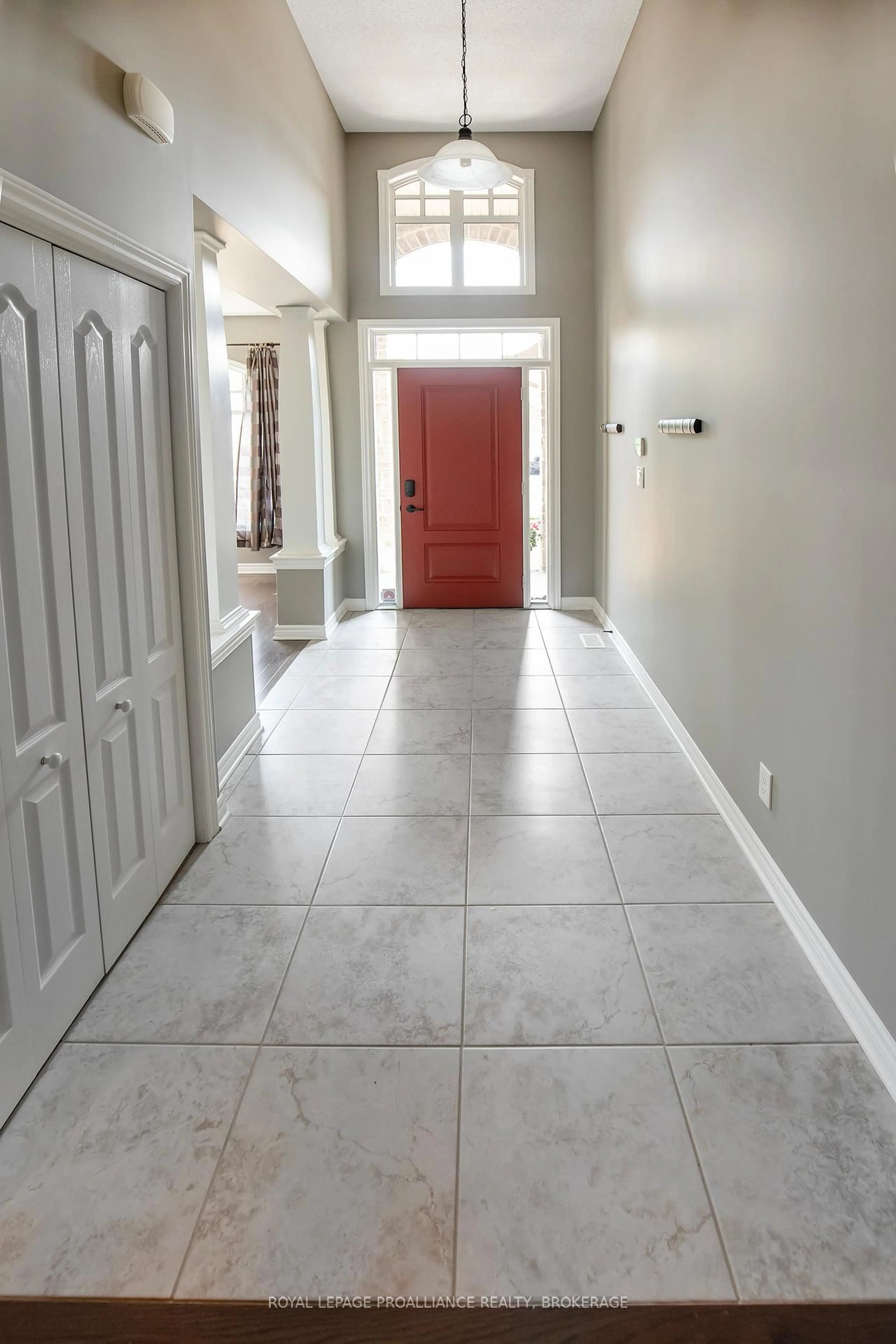 Indoor entryway for 823 Augusta Dr, Kingston Ontario K7P 0E3