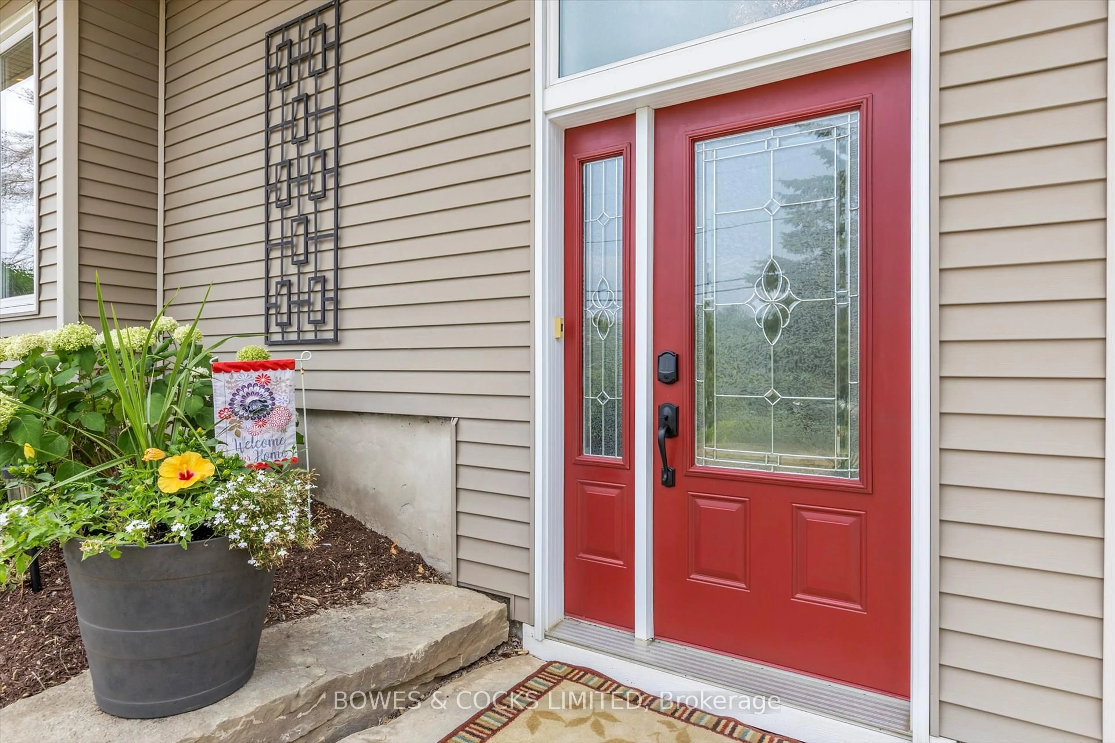 Indoor entryway for 3088 Lakefield Rd, Selwyn Ontario K9J 6X5