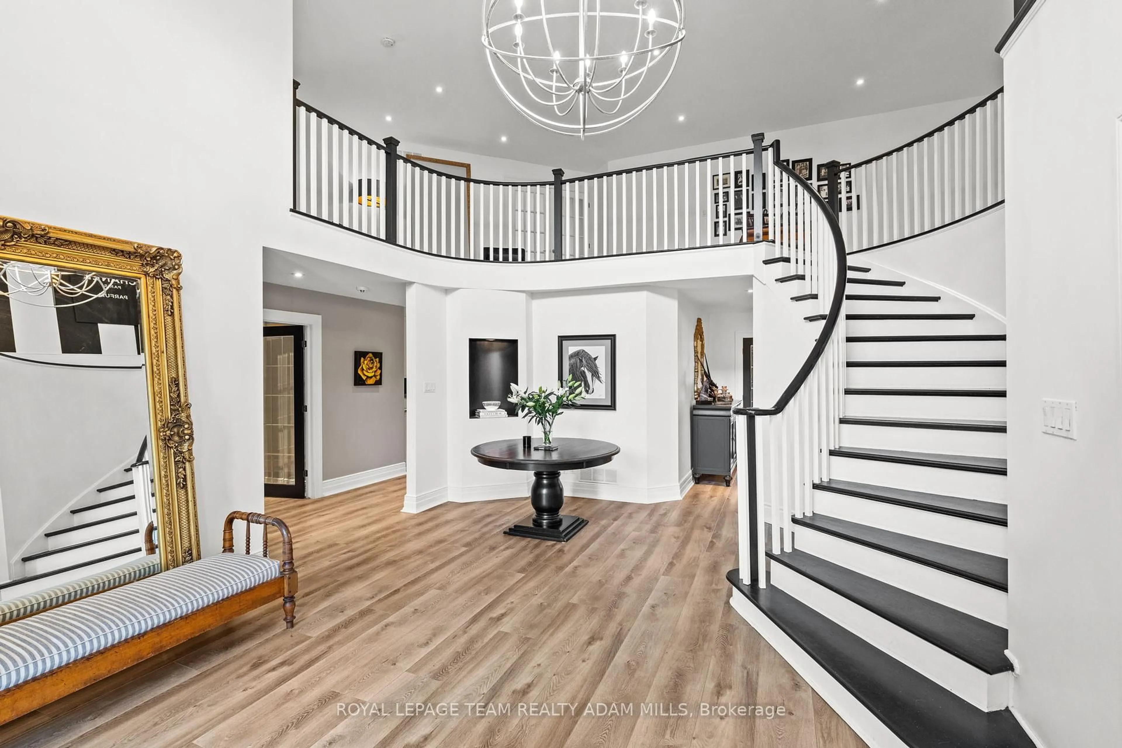 Indoor entryway for 2330 Summerside Dr, Ottawa Ontario K4M 1B4