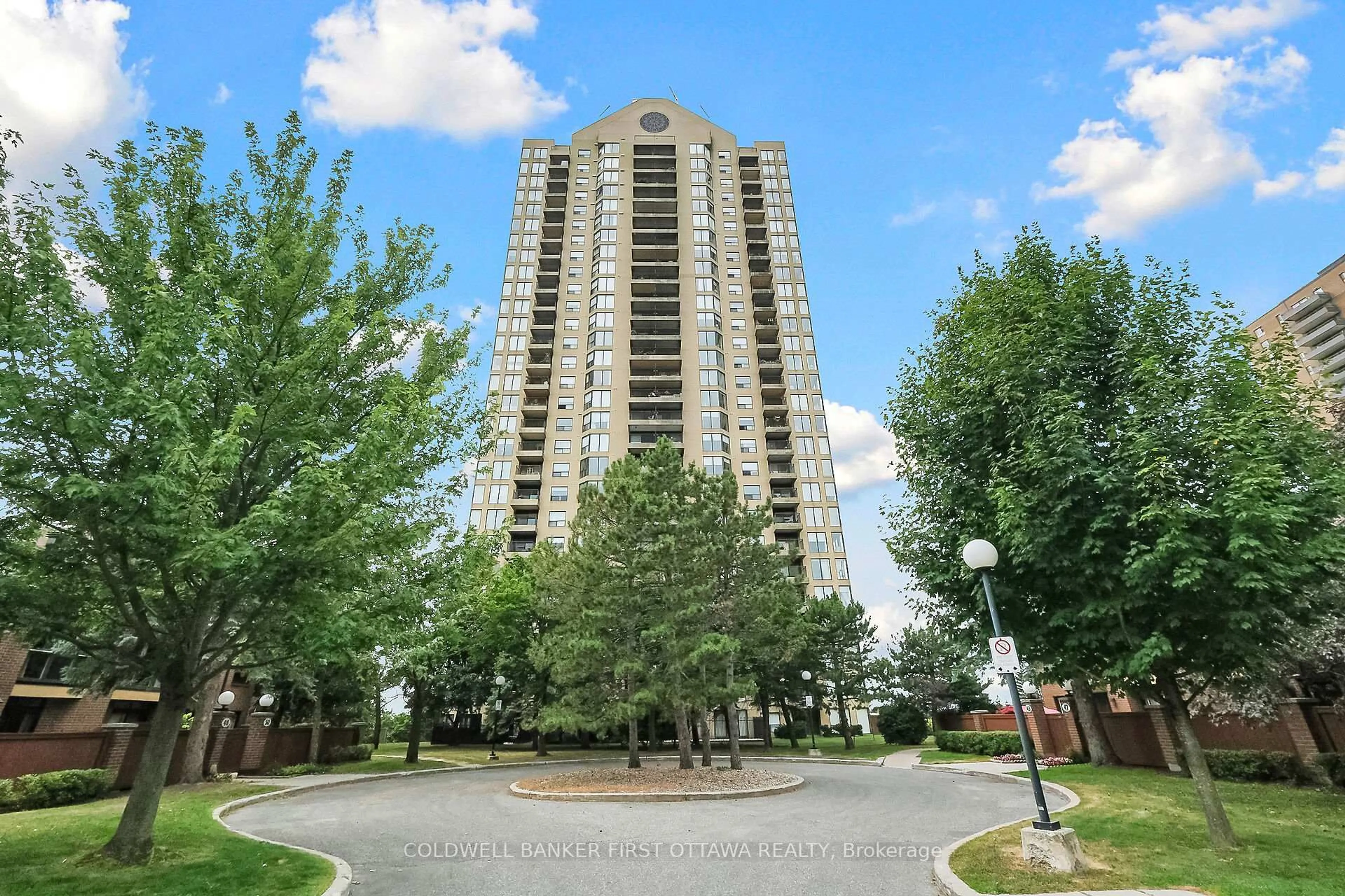 A pic from outside/outdoor area/front of a property/back of a property/a pic from drone, city buildings view from balcony for 545 St Laurent Blvd #403, Ottawa Ontario K1K 4H9