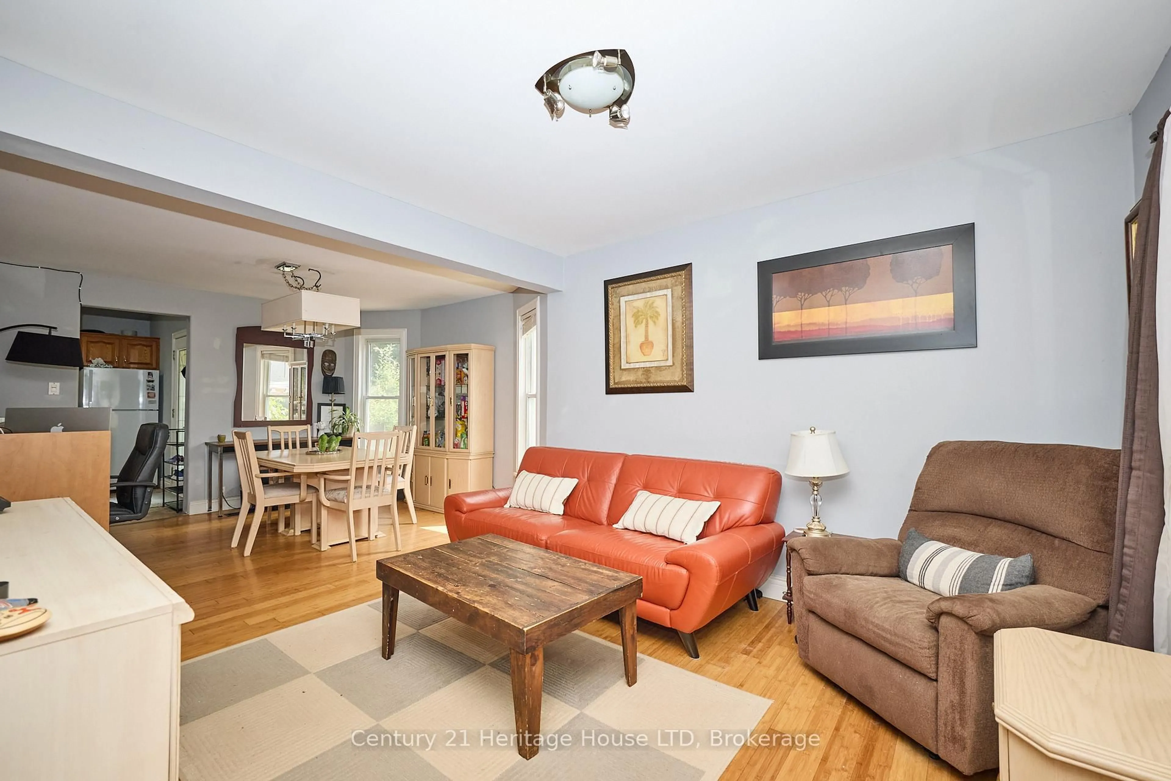 Living room with furniture, wood/laminate floor for 5086 Hutton Ave, Niagara Falls Ontario L2E 3X4