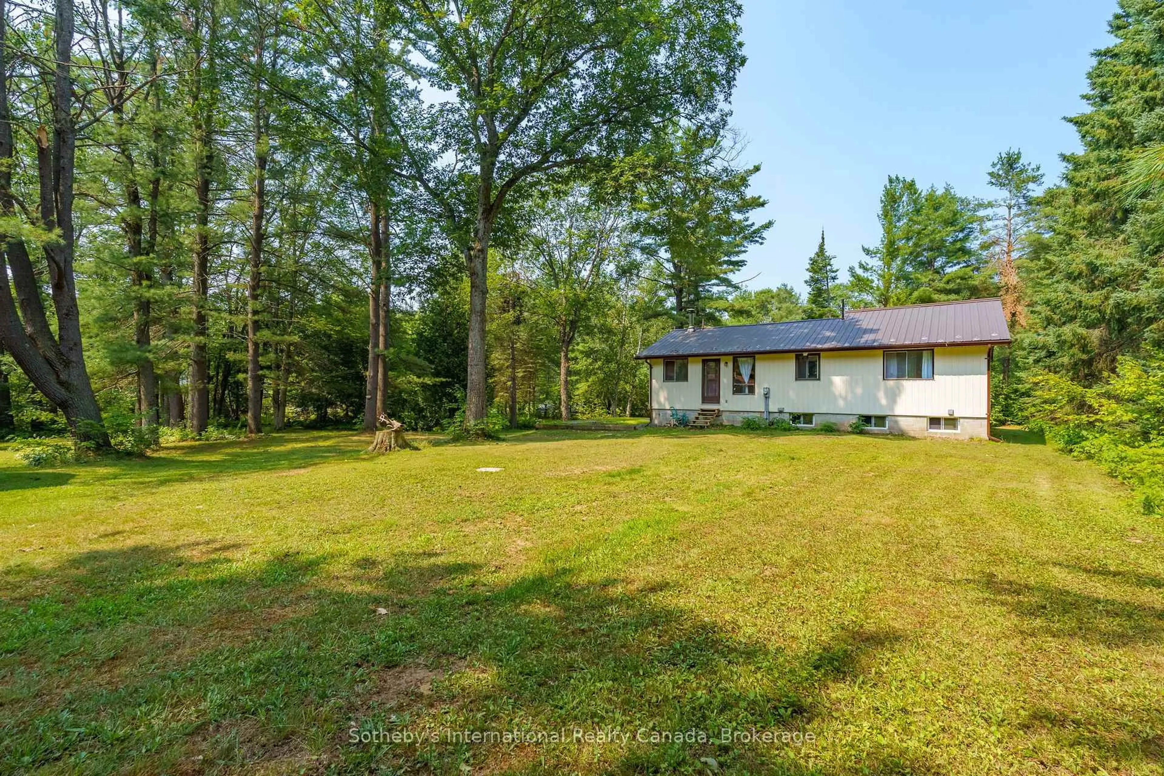 A pic from outside/outdoor area/front of a property/back of a property/a pic from drone, forest/trees view for 1114 Winhara Rd, Gravenhurst Ontario P1P 1R1