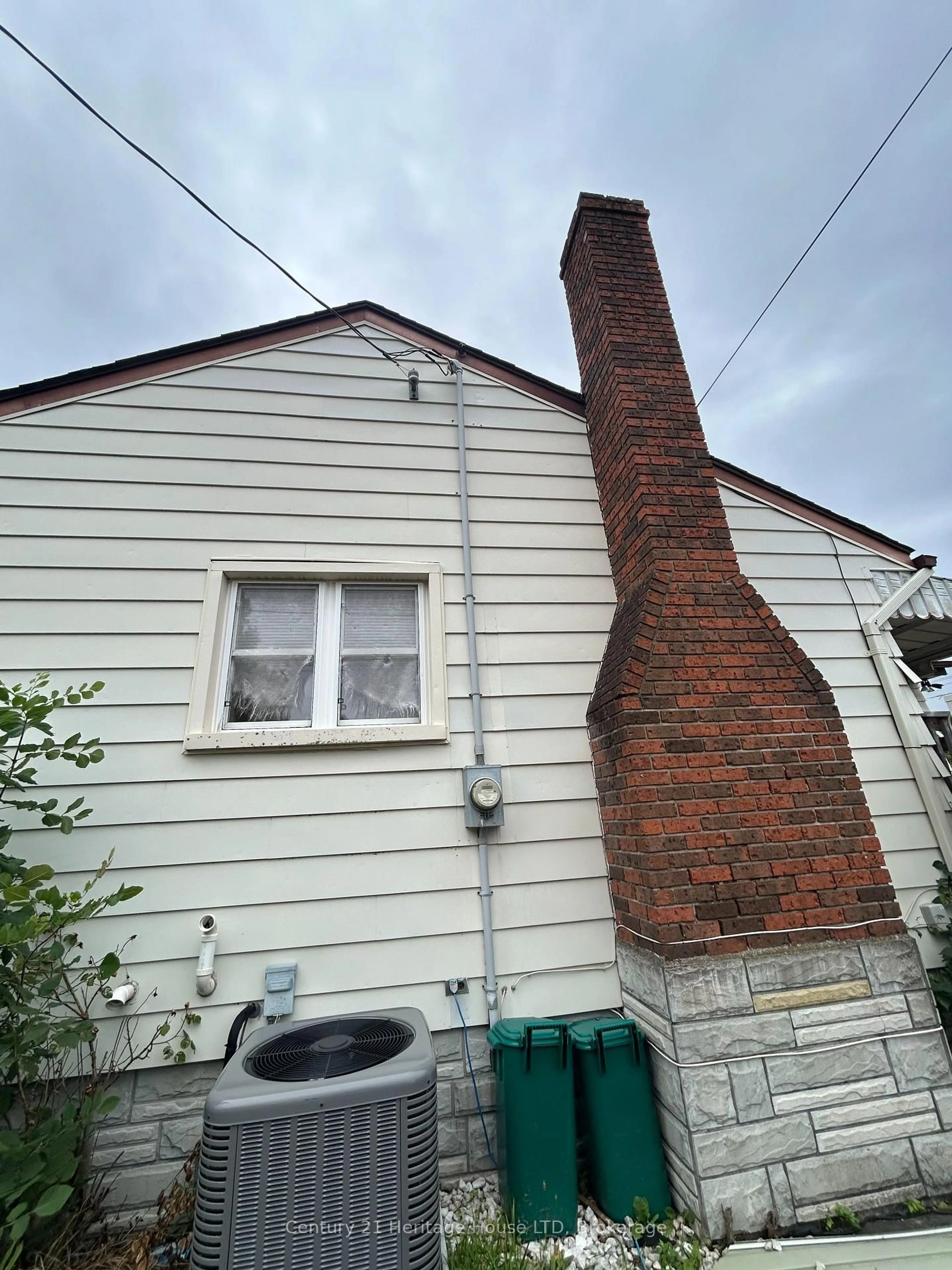 Home with brick exterior material, building for 52 CATHERINE St, Fort Erie Ontario L2A 2G9