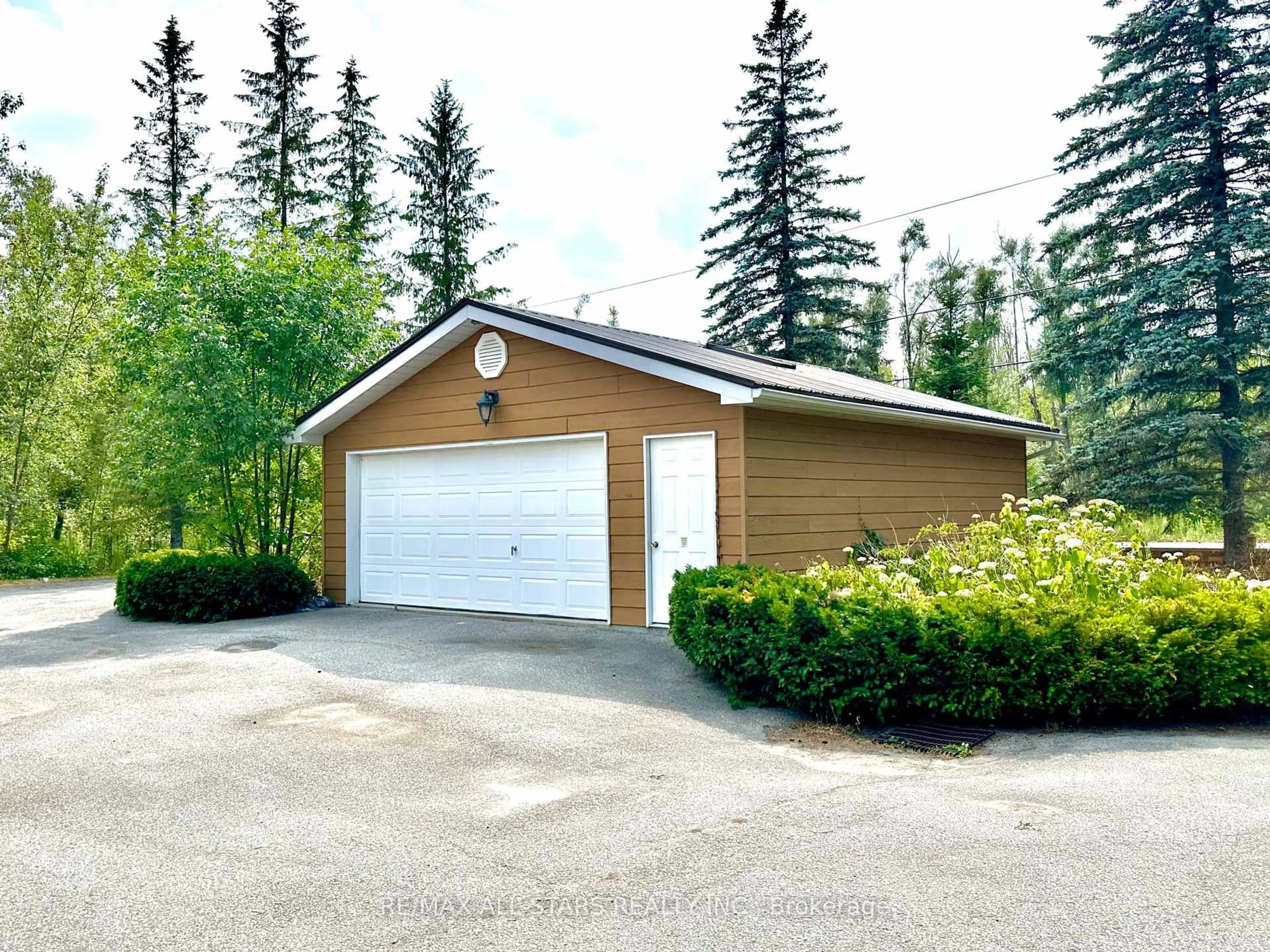 Indoor garage for 321 Rabys Shore Dr, Kawartha Lakes Ontario K0M 1N0