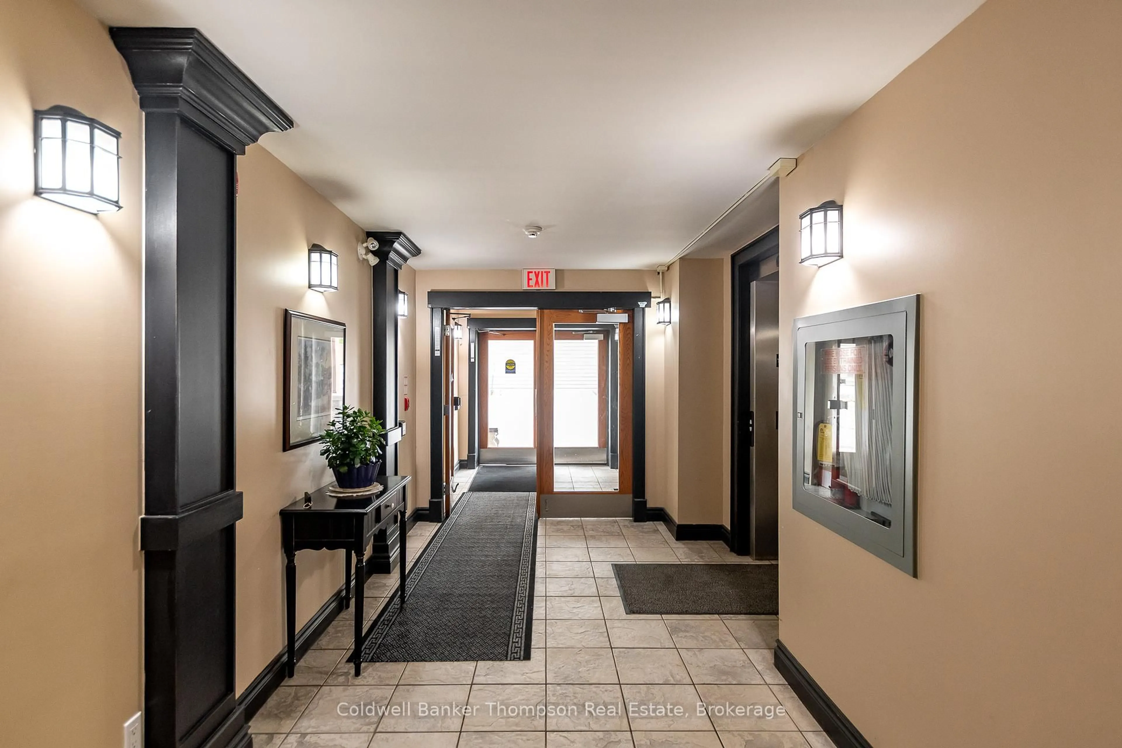 Indoor foyer for 24 Dairy Lane #101, Huntsville Ontario P1H 0A4