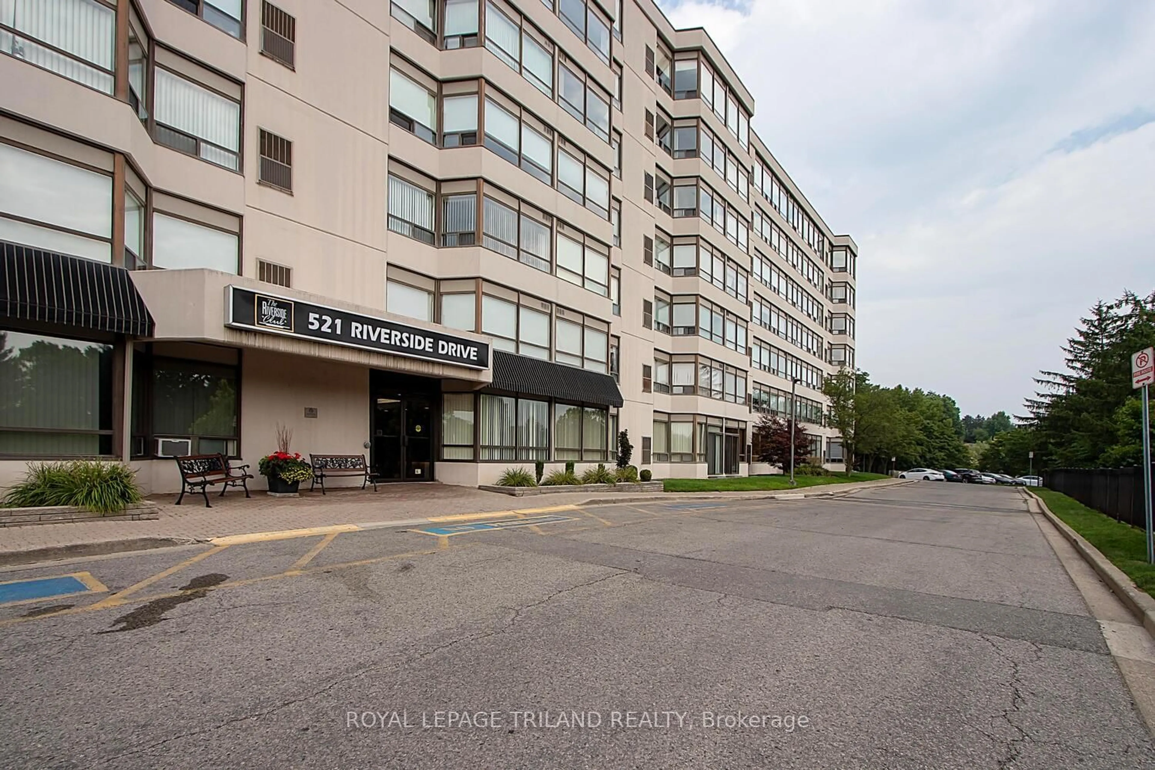 Patio, building for 521 Riverside Dr #412, London North Ontario N6H 5E2