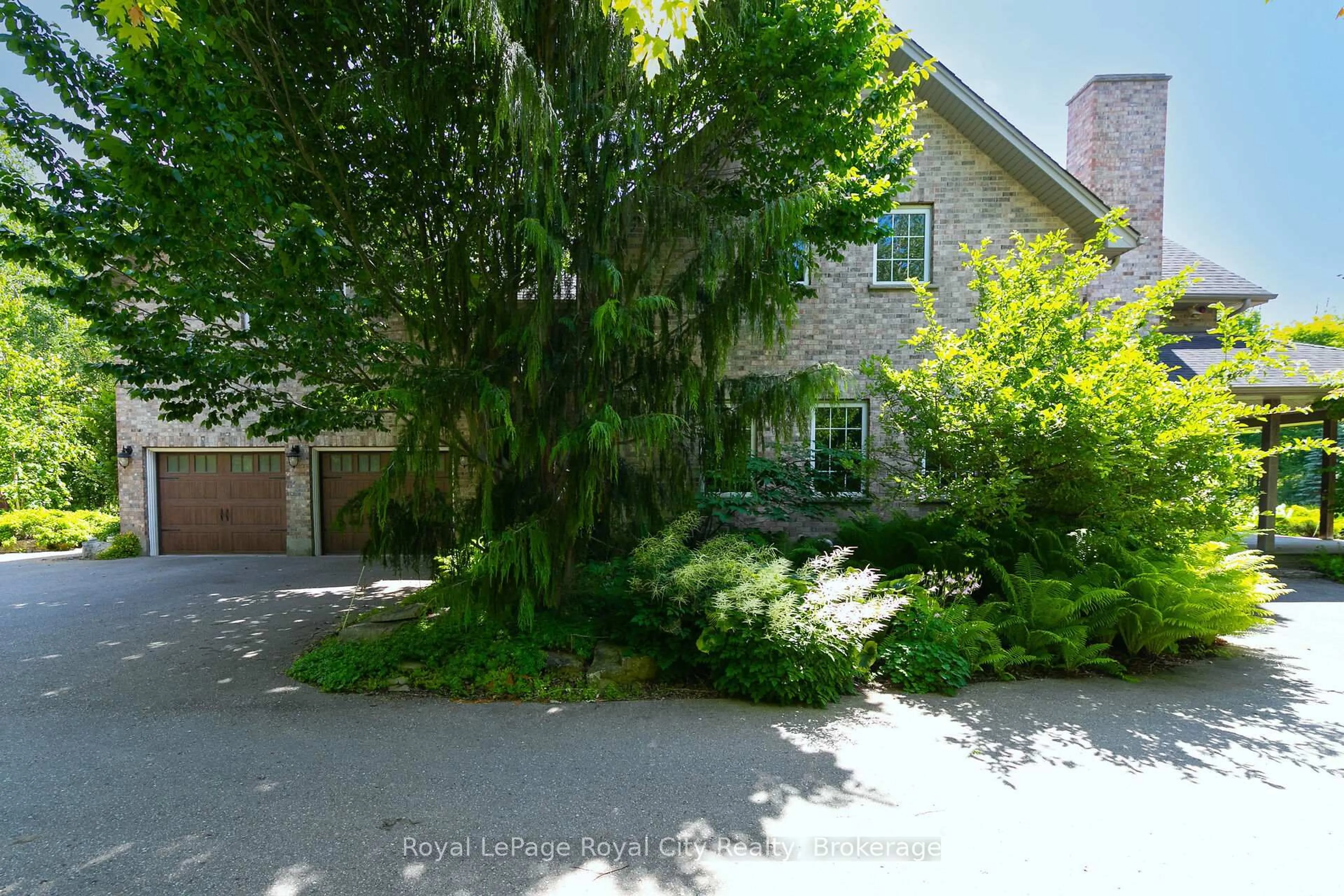 A pic from outside/outdoor area/front of a property/back of a property/a pic from drone, street for 12 Kilkenny Pl, Guelph Ontario N1L 1H1