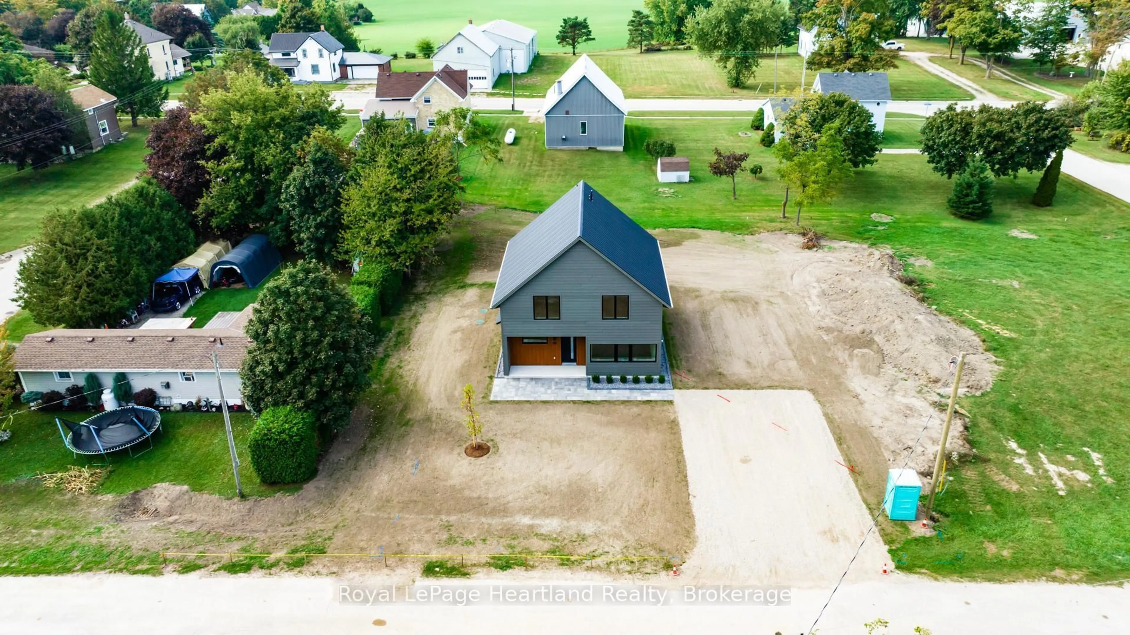 A pic from outside/outdoor area/front of a property/back of a property/a pic from drone, unknown for 89 ISOBEL St, Ashfield-Colborne-Wawanosh Ontario N0M 1R0