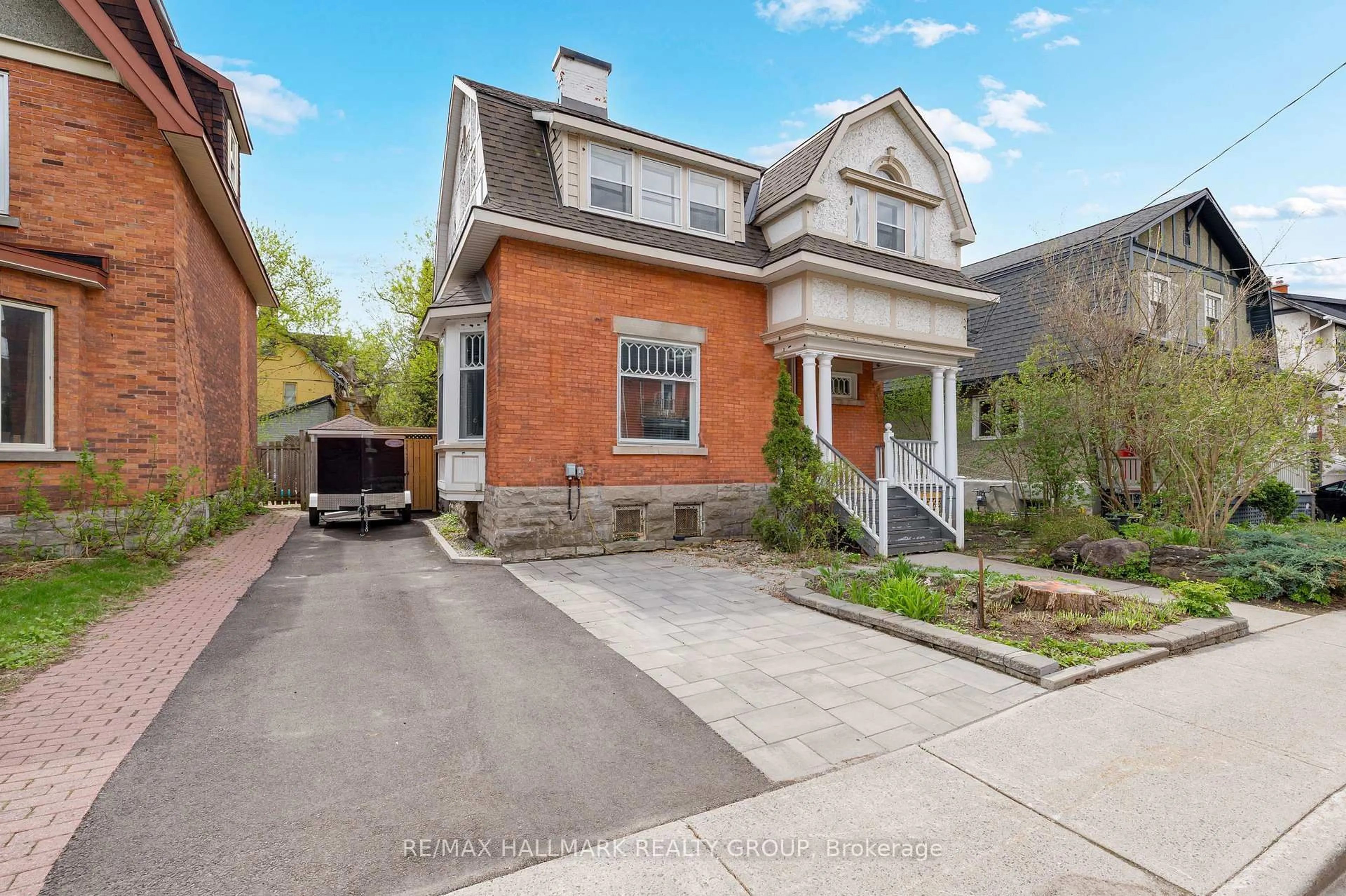 Home with brick exterior material, street for 396 Daly Ave, Ottawa Ontario K1N 6H2